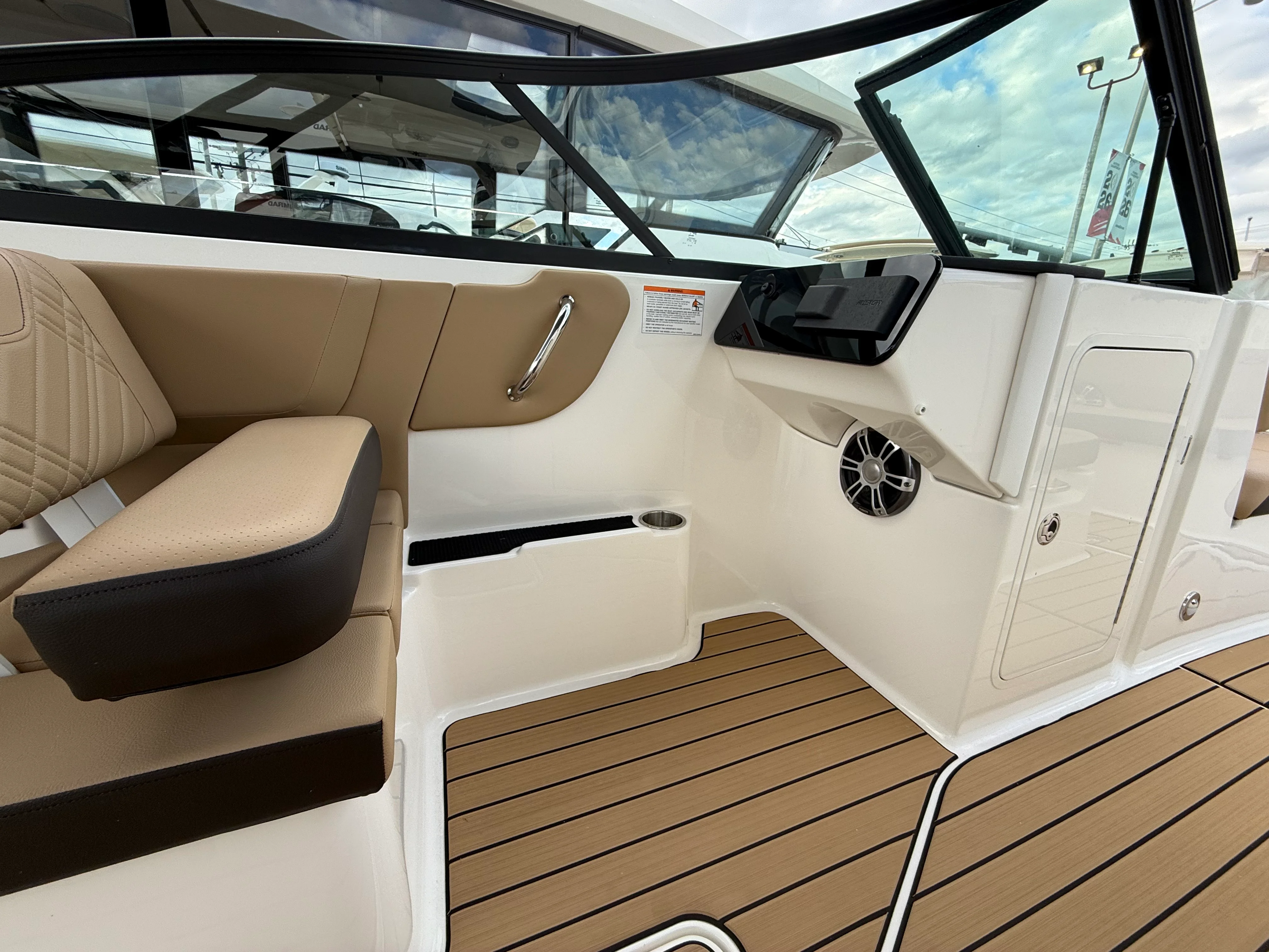 2026 Sea Ray SDX 270 Outboard Image Thumbnail #22