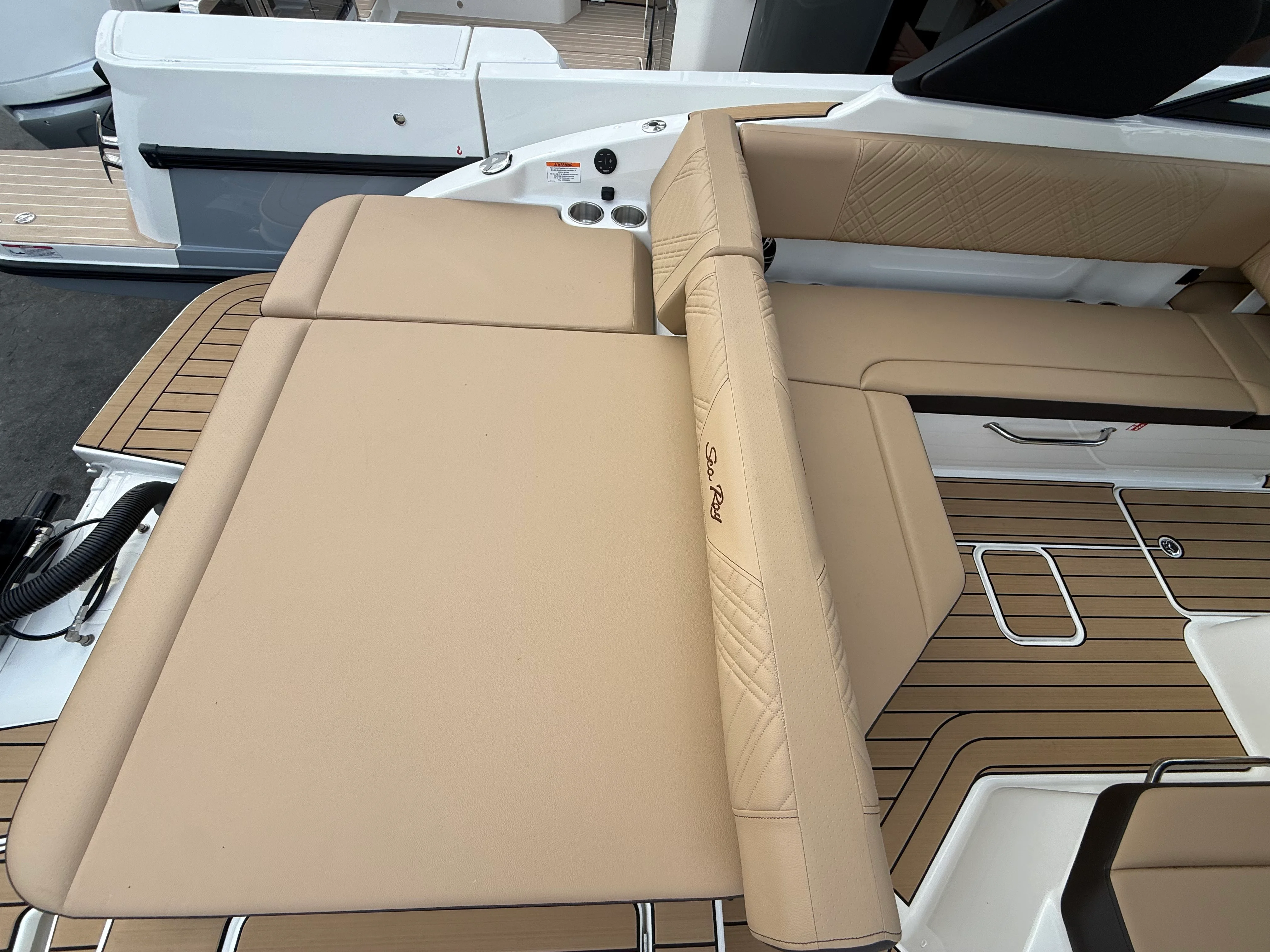 2026 Sea Ray SDX 270 Outboard Image Thumbnail #7