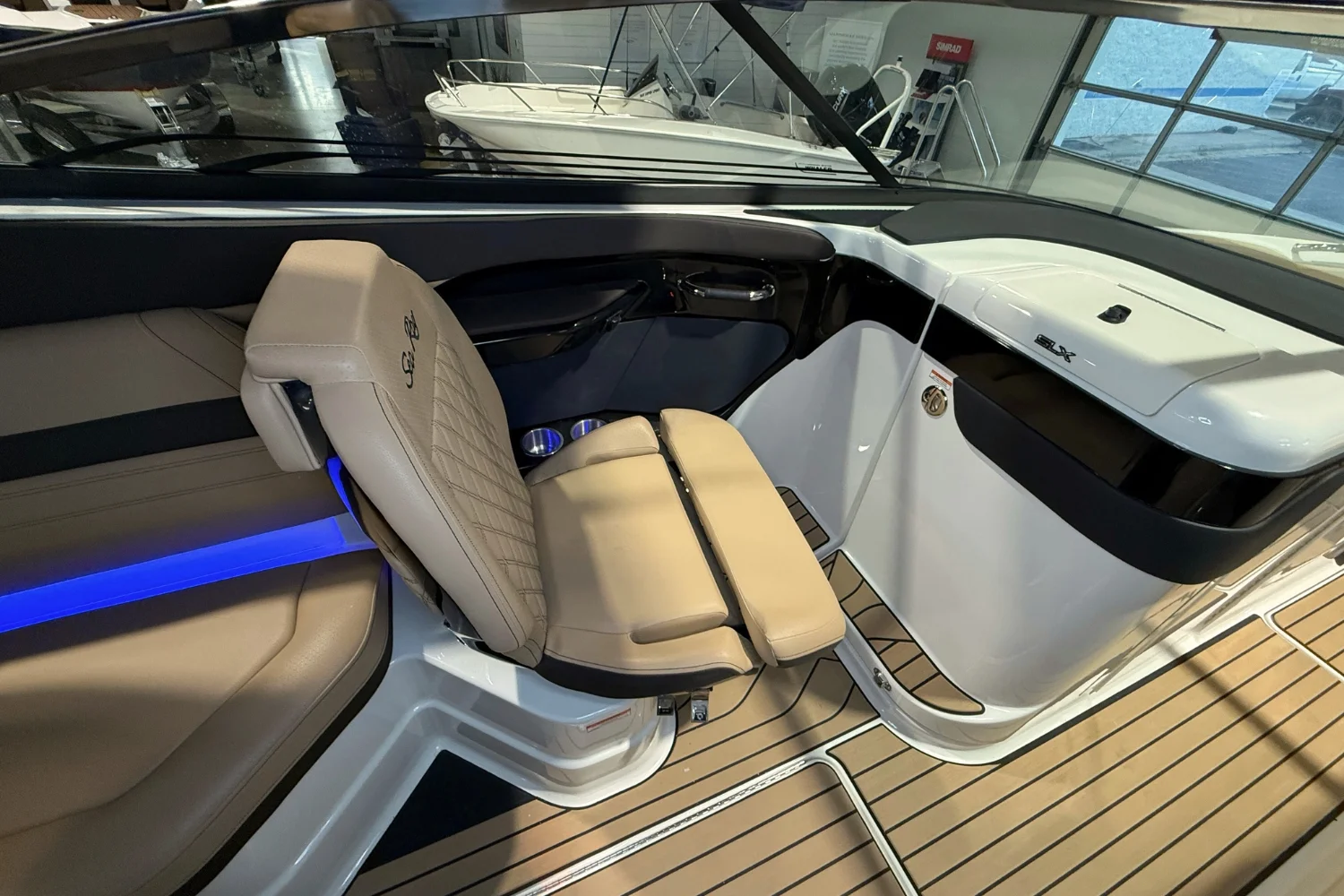 2026 Sea Ray SLX 280 Image Thumbnail #19