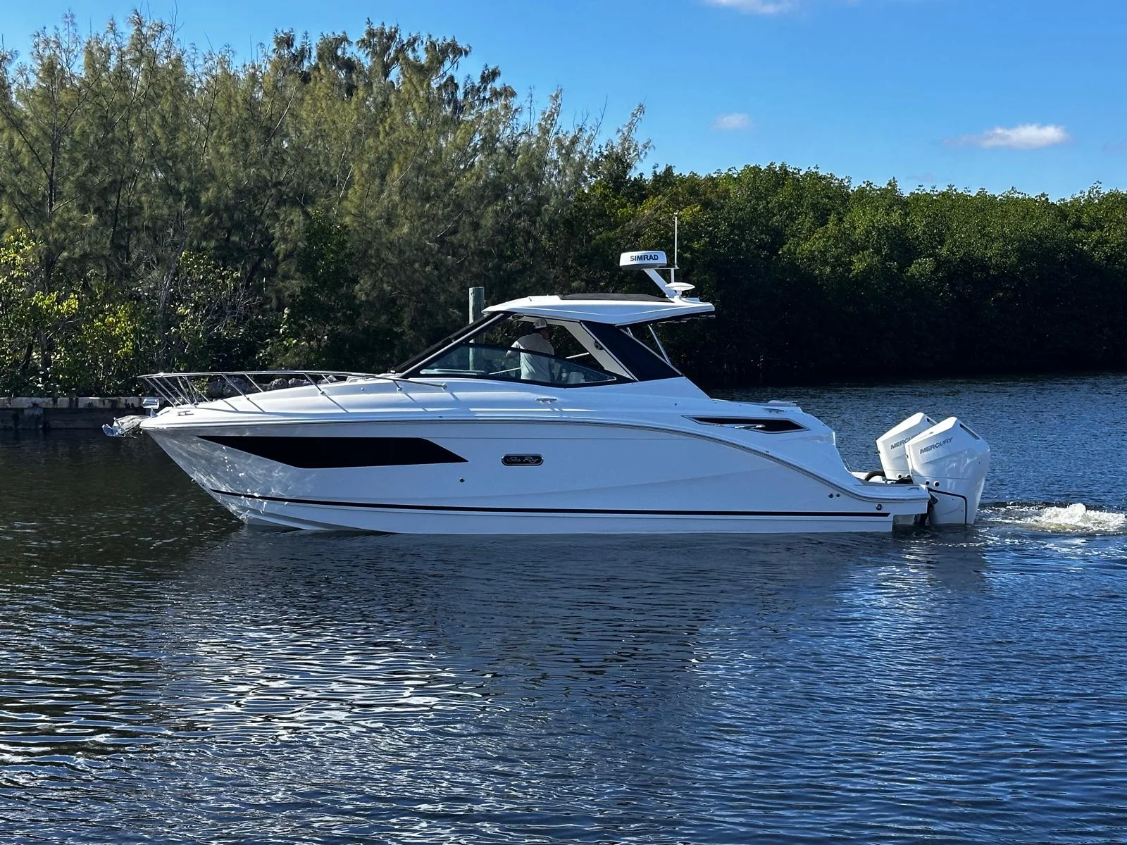 2026 Sea Ray Sundancer 320 Outboard Image Thumbnail #0