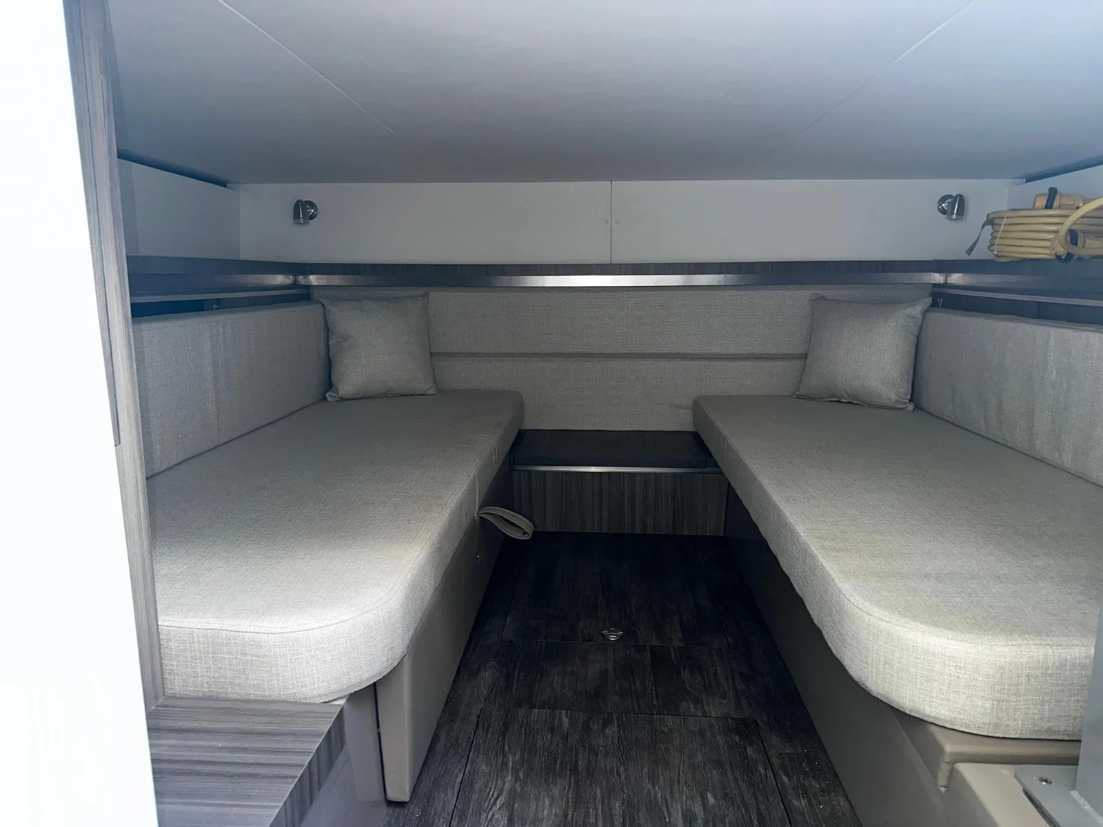 2026 Sea Ray Sundancer 320 Outboard Image Thumbnail #14