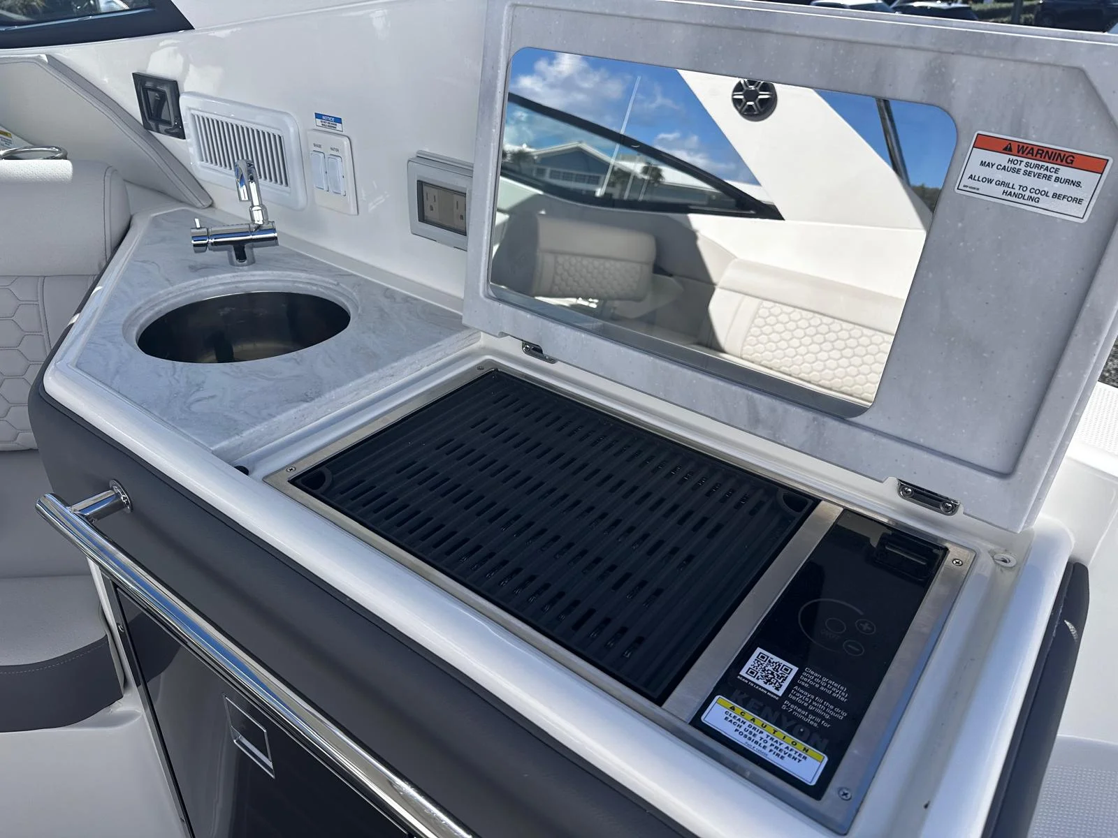 2026 Sea Ray Sundancer 320 Outboard Image Thumbnail #25