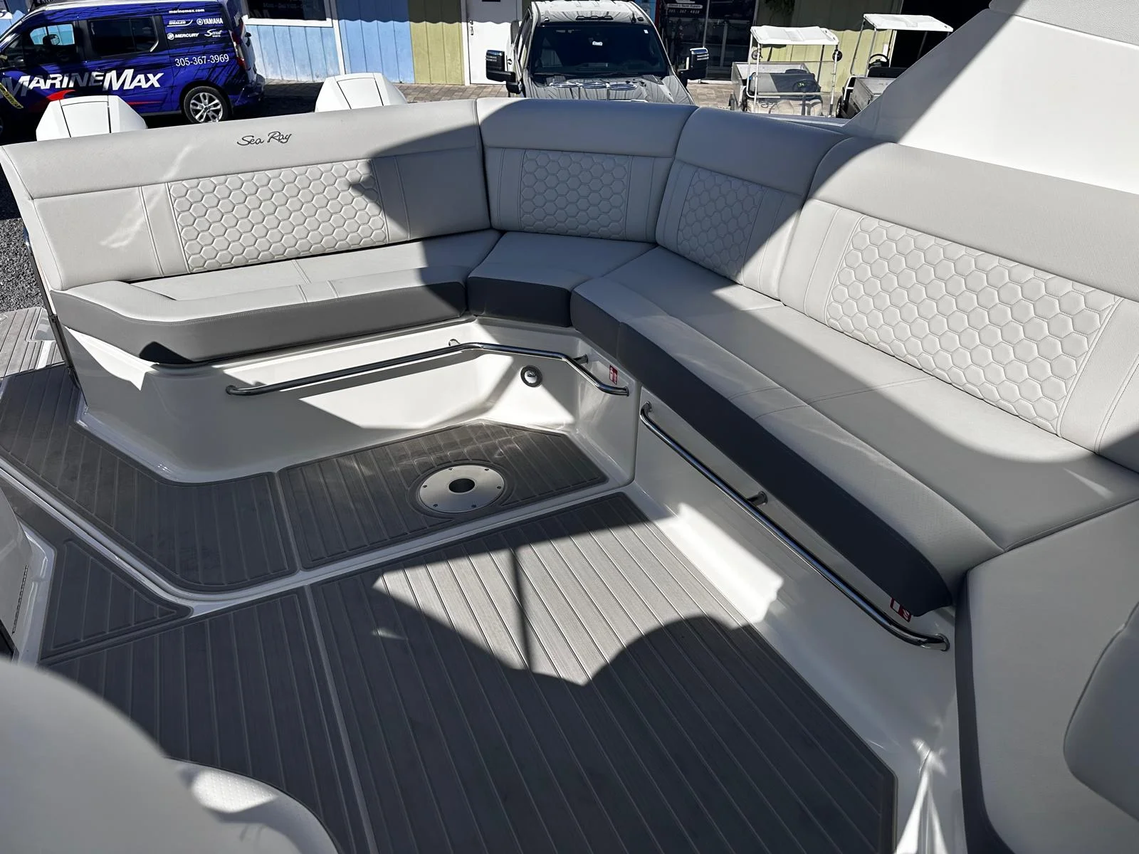 2026 Sea Ray Sundancer 320 Outboard Image Thumbnail #26