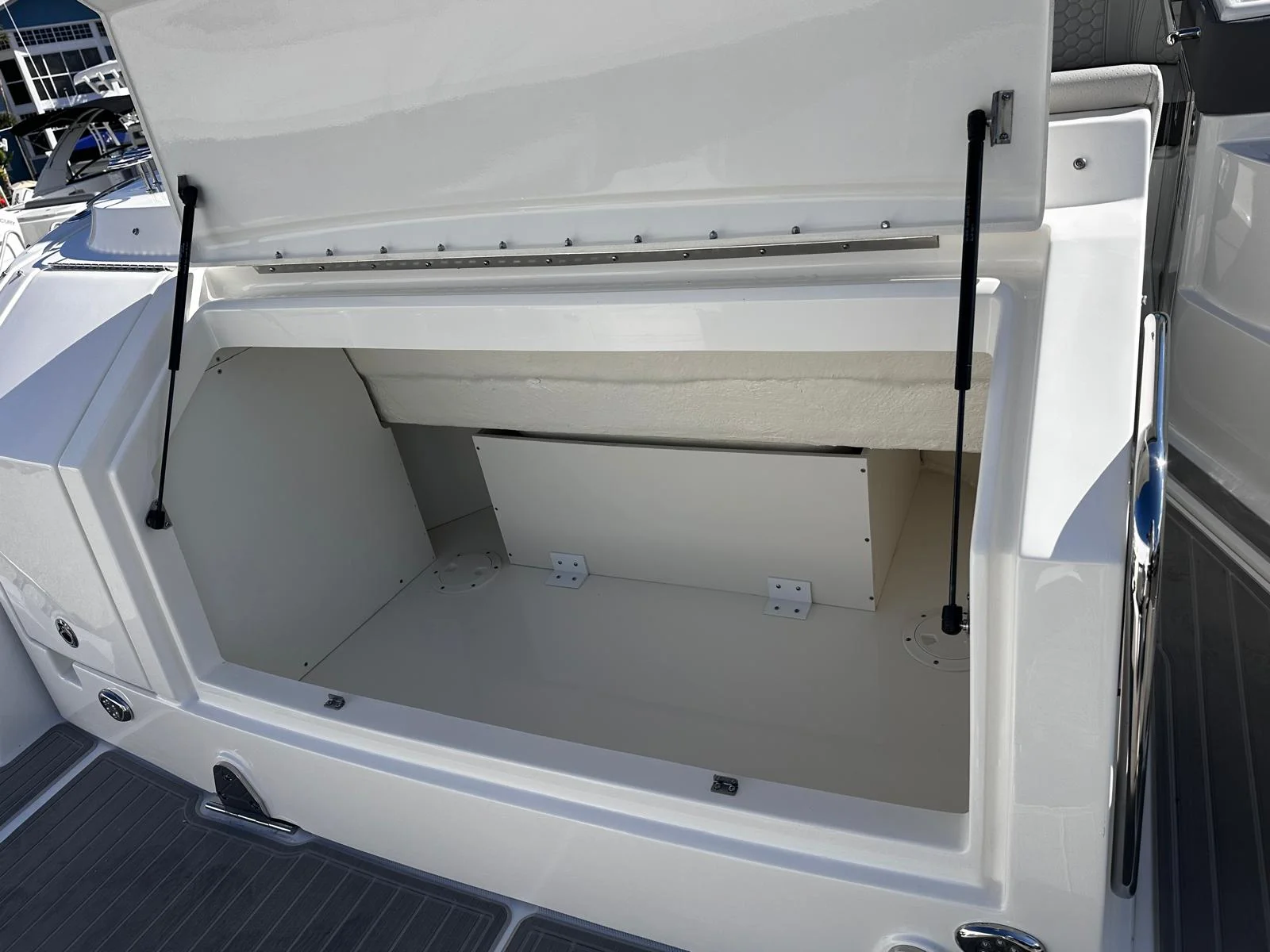 2026 Sea Ray Sundancer 320 Outboard Image Thumbnail #29