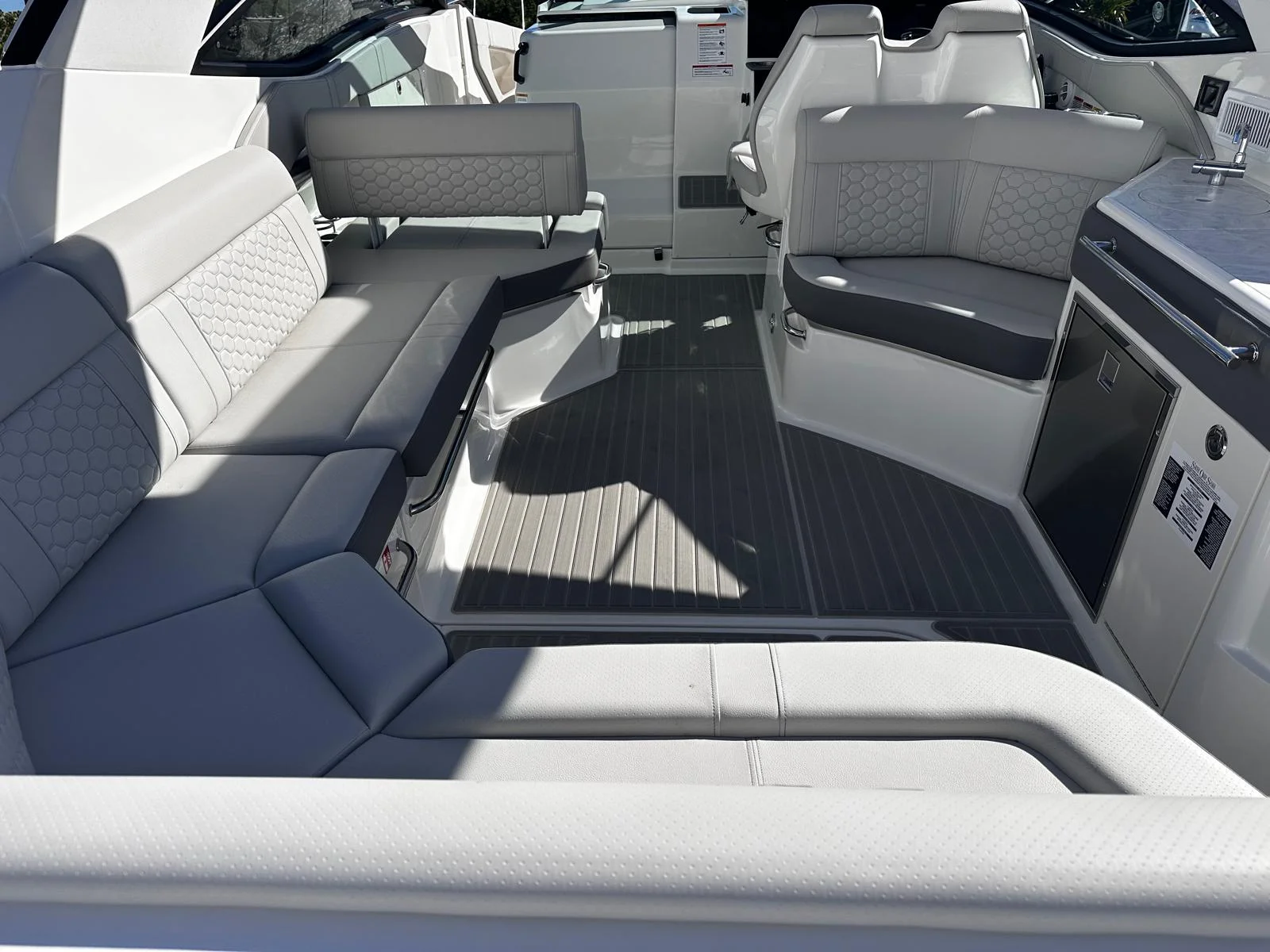 2026 Sea Ray Sundancer 320 Outboard Image Thumbnail #27