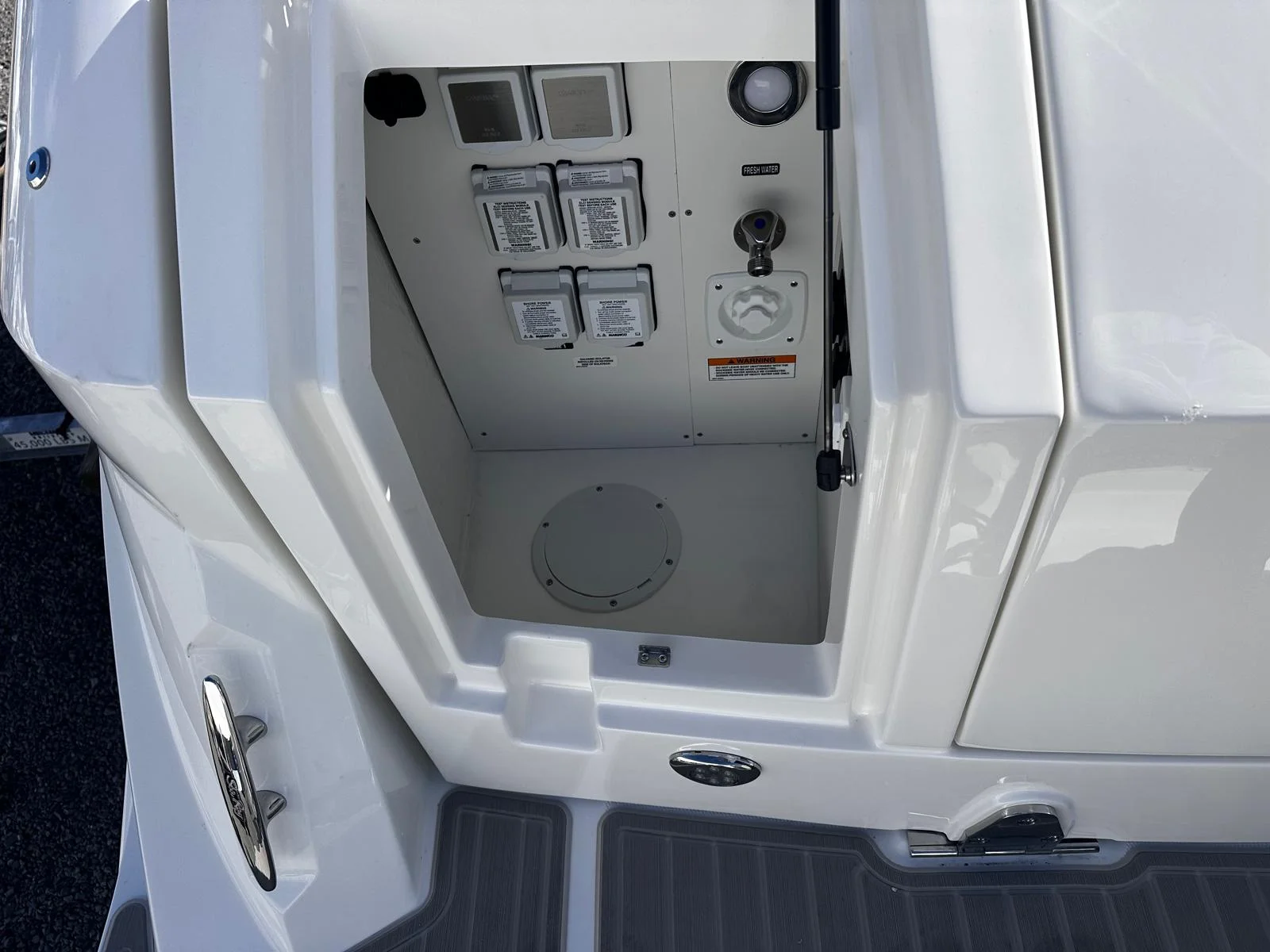 2026 Sea Ray Sundancer 320 Outboard Image Thumbnail #30