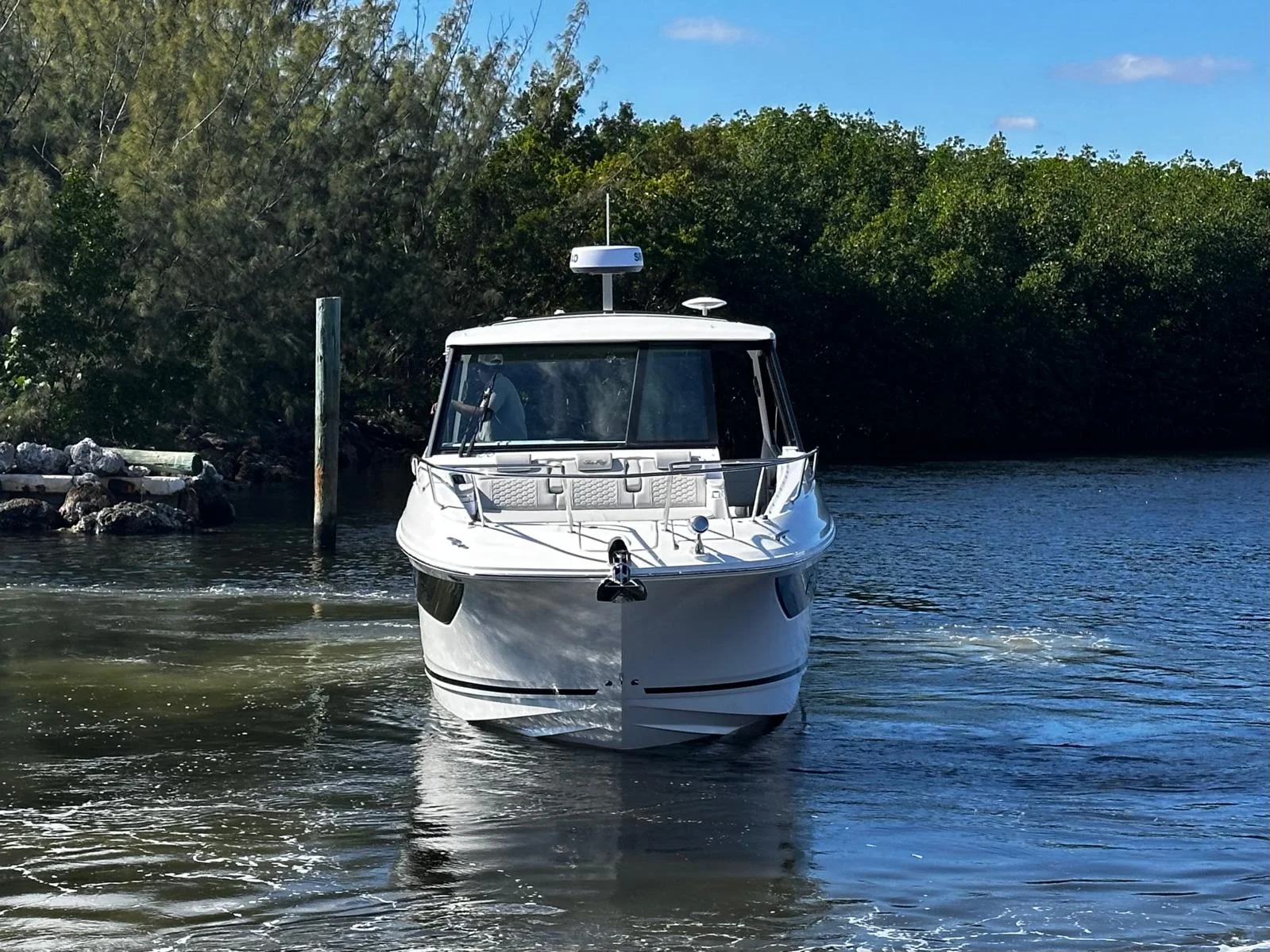 2026 Sea Ray Sundancer 320 Outboard Image Thumbnail #2