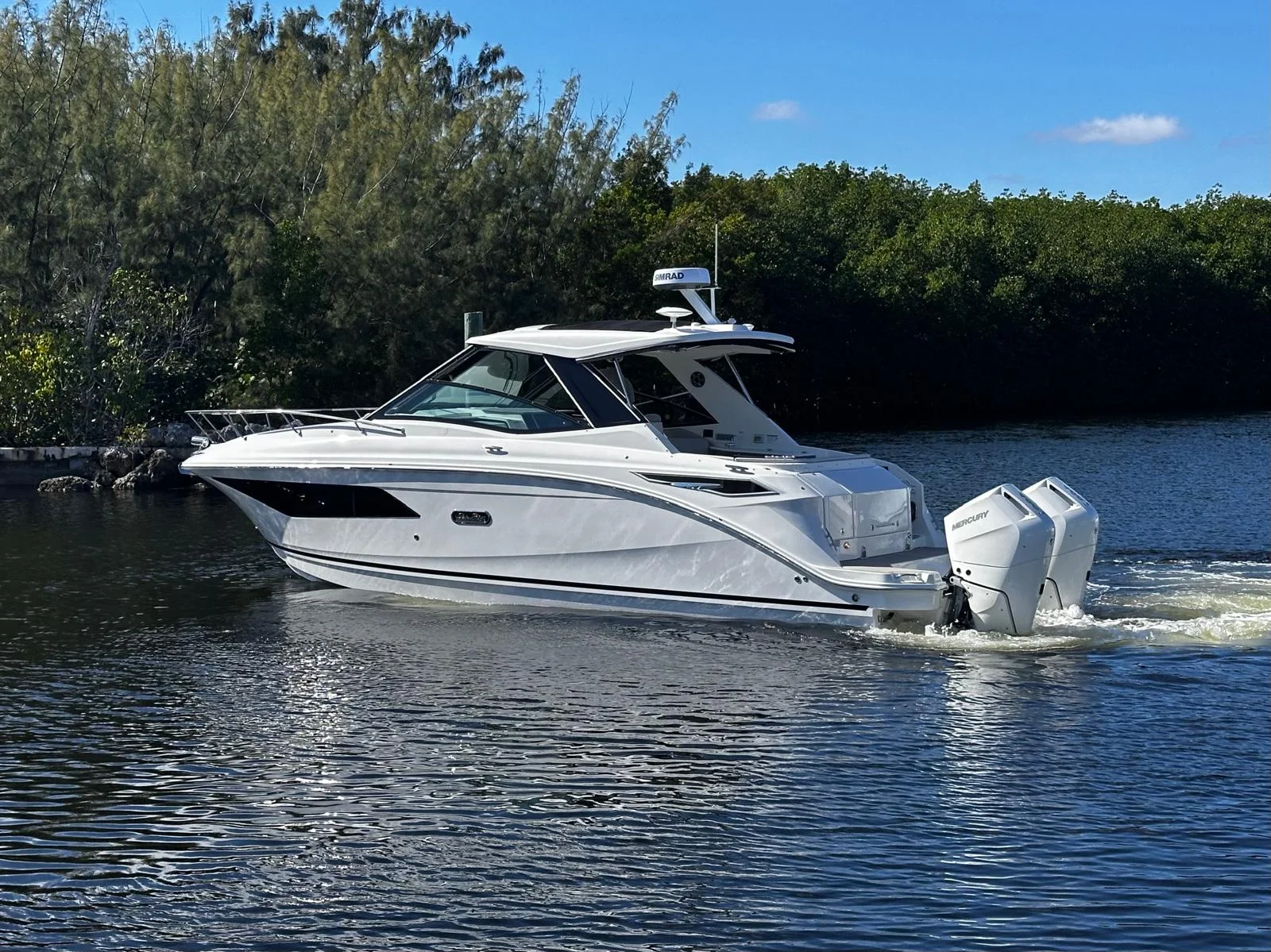2026 Sea Ray Sundancer 320 Outboard Image Thumbnail #8