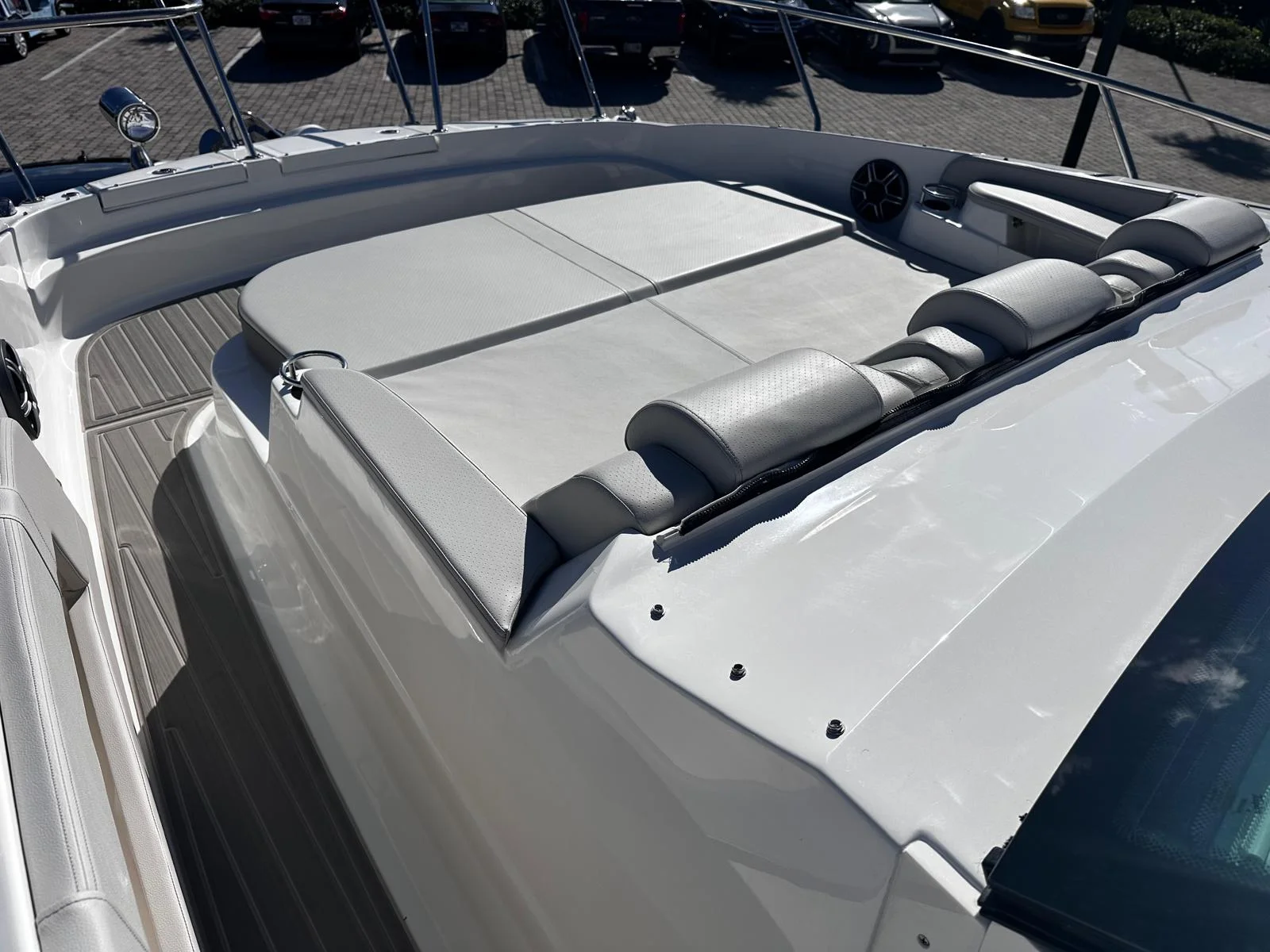 2026 Sea Ray Sundancer 320 Outboard Image Thumbnail #9