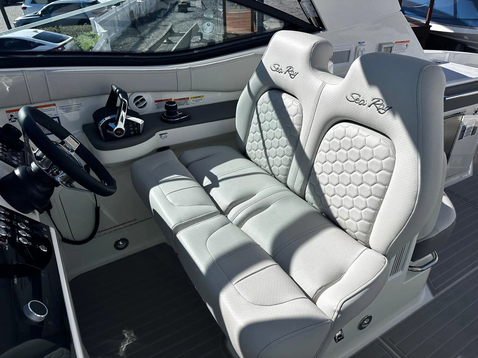 2026 Sea Ray Sundancer 320 Outboard Image Thumbnail #20