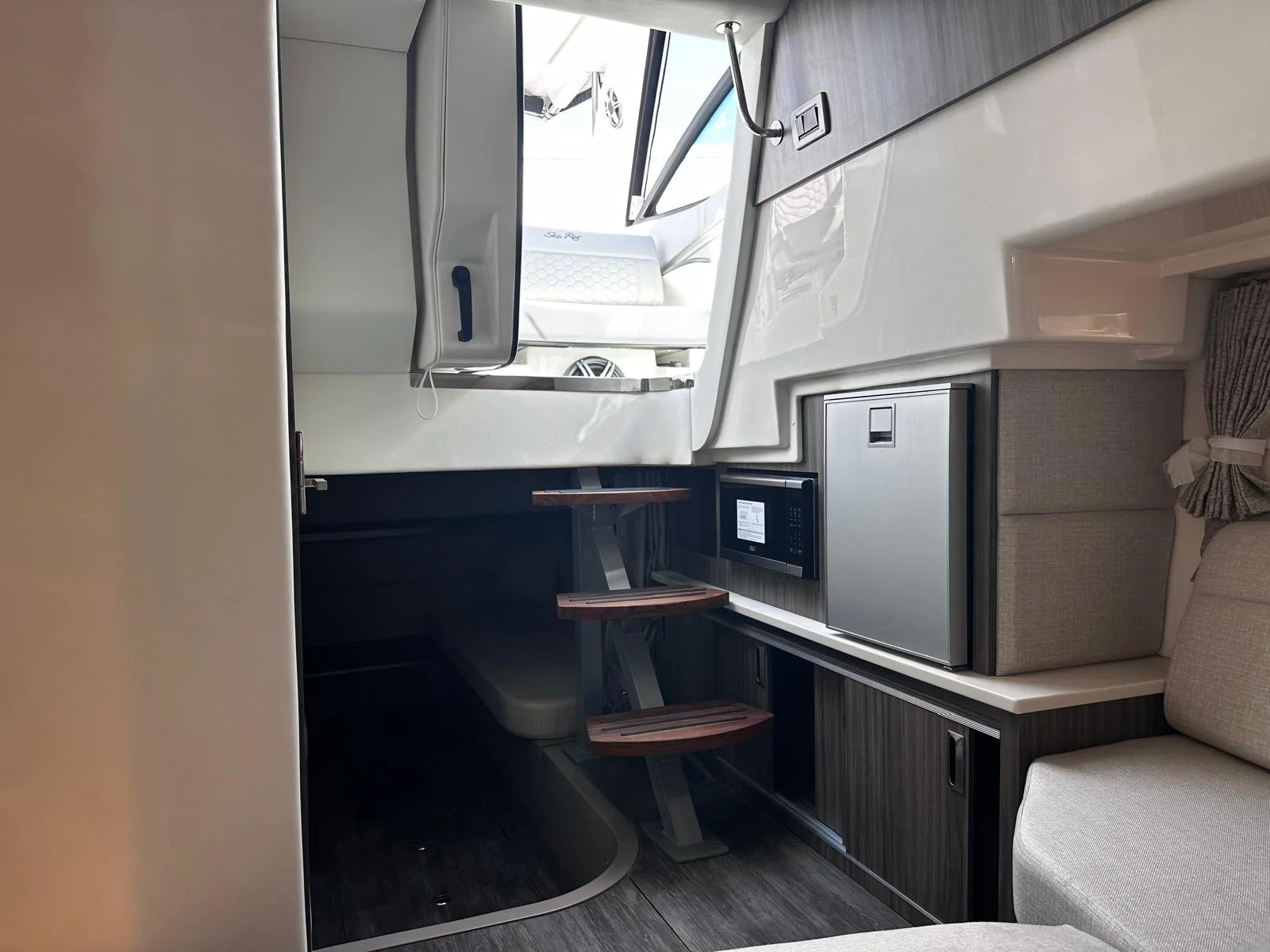 2026 Sea Ray Sundancer 320 Outboard Image Thumbnail #13