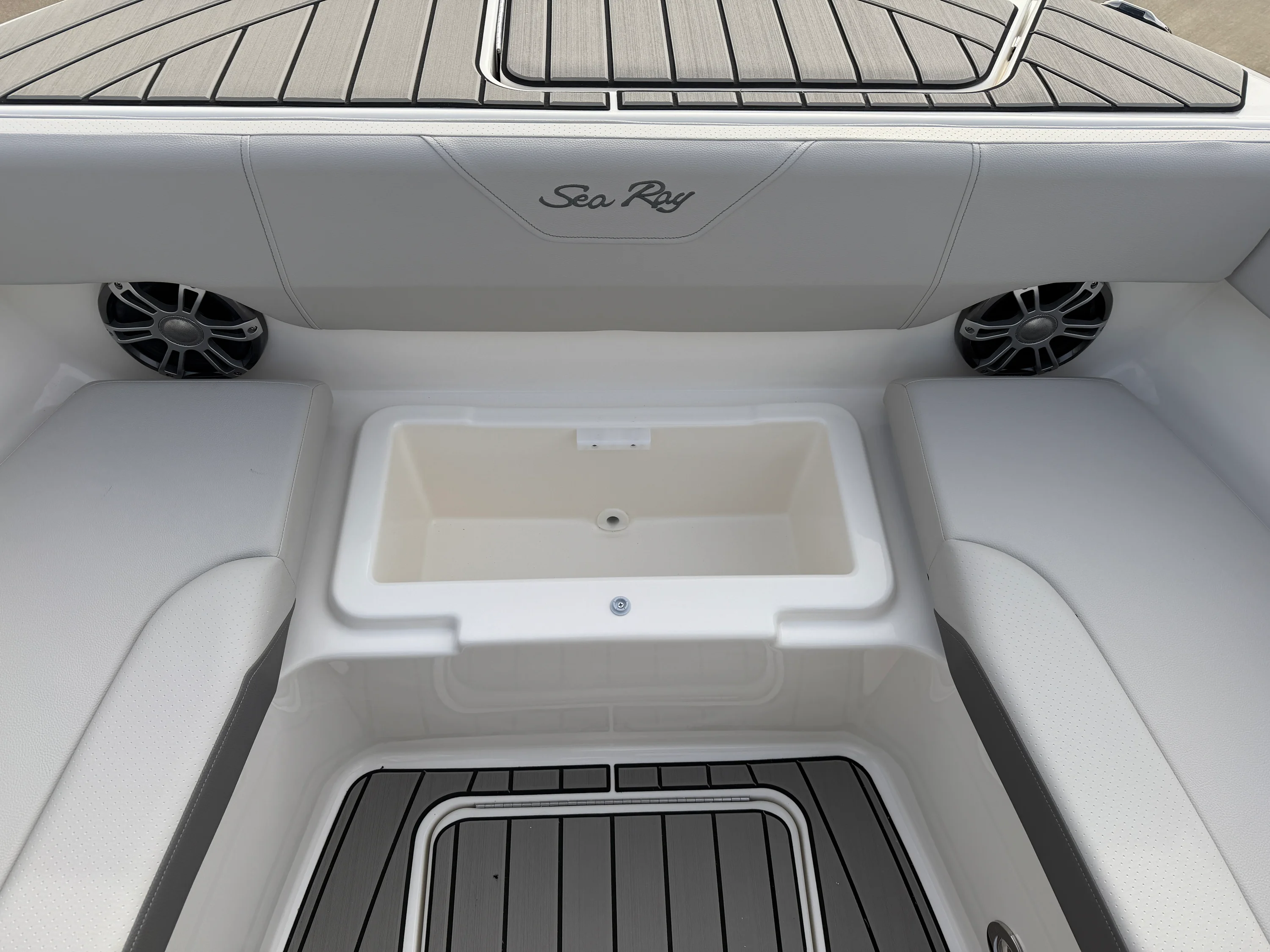 2026 Sea Ray SDX 270 Image Thumbnail #29