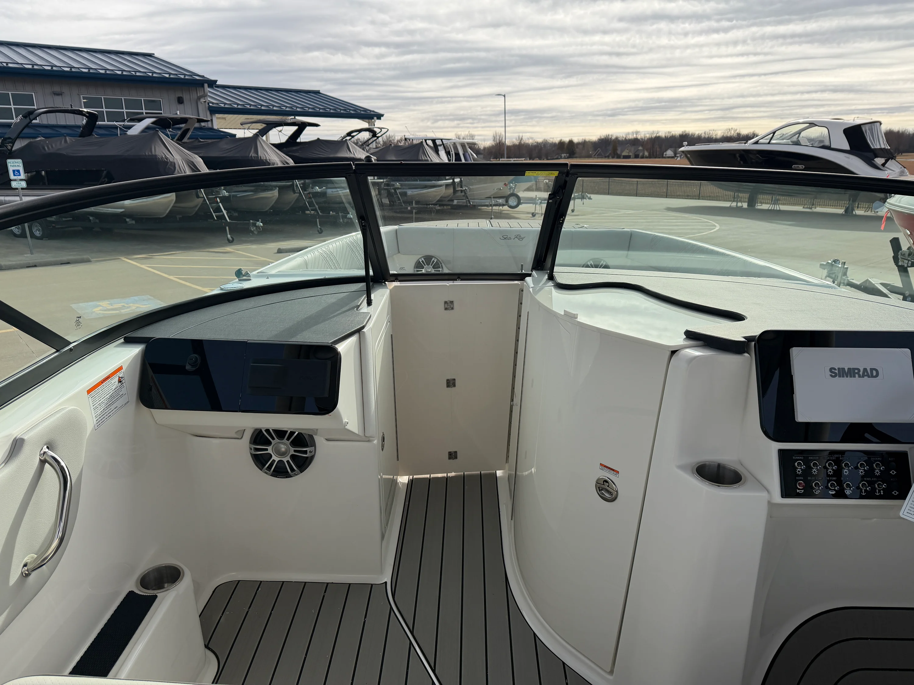 2026 Sea Ray SDX 270 Image Thumbnail #25