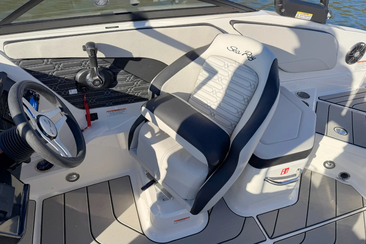 2026 Sea Ray SPX 210 Image Thumbnail #13