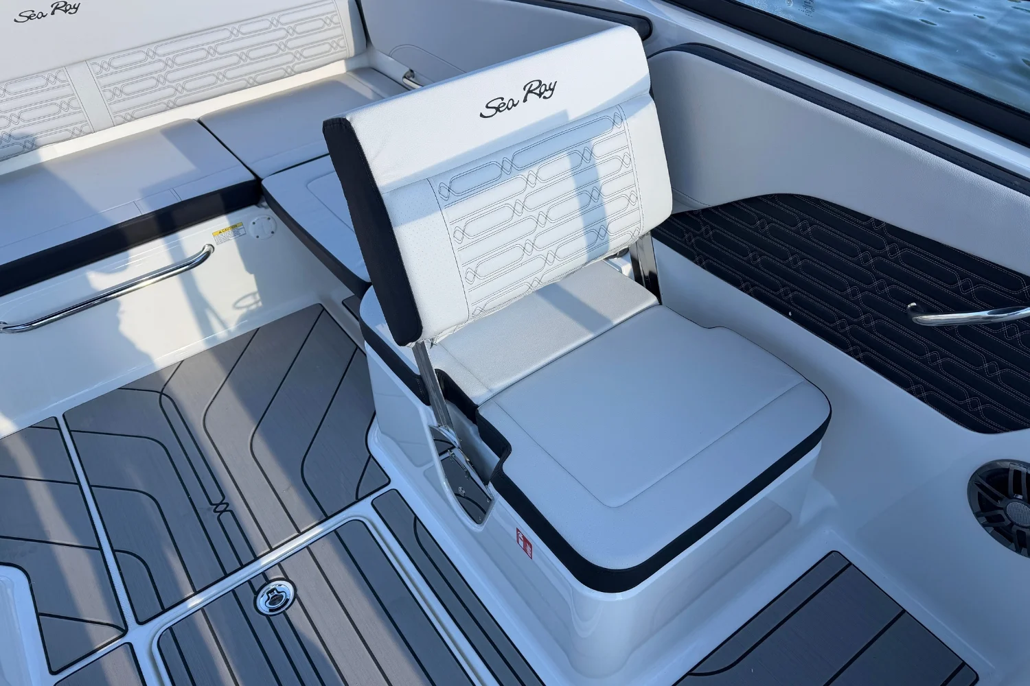 2026 Sea Ray SPX 210 Image Thumbnail #11