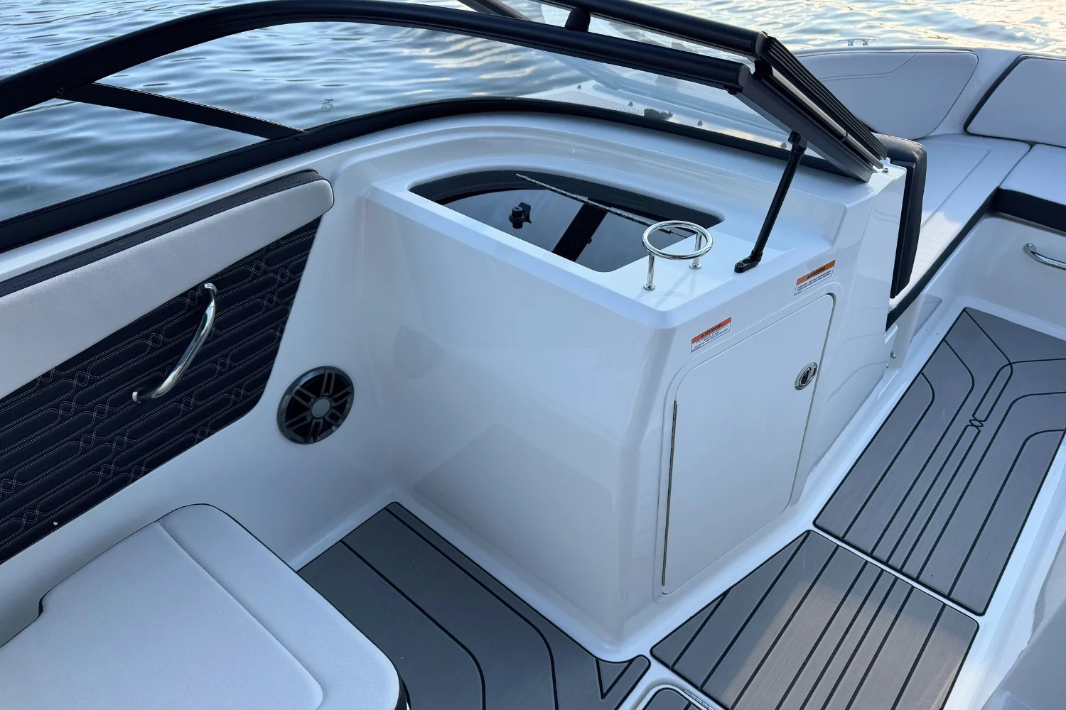 2026 Sea Ray SPX 210 Image Thumbnail #16