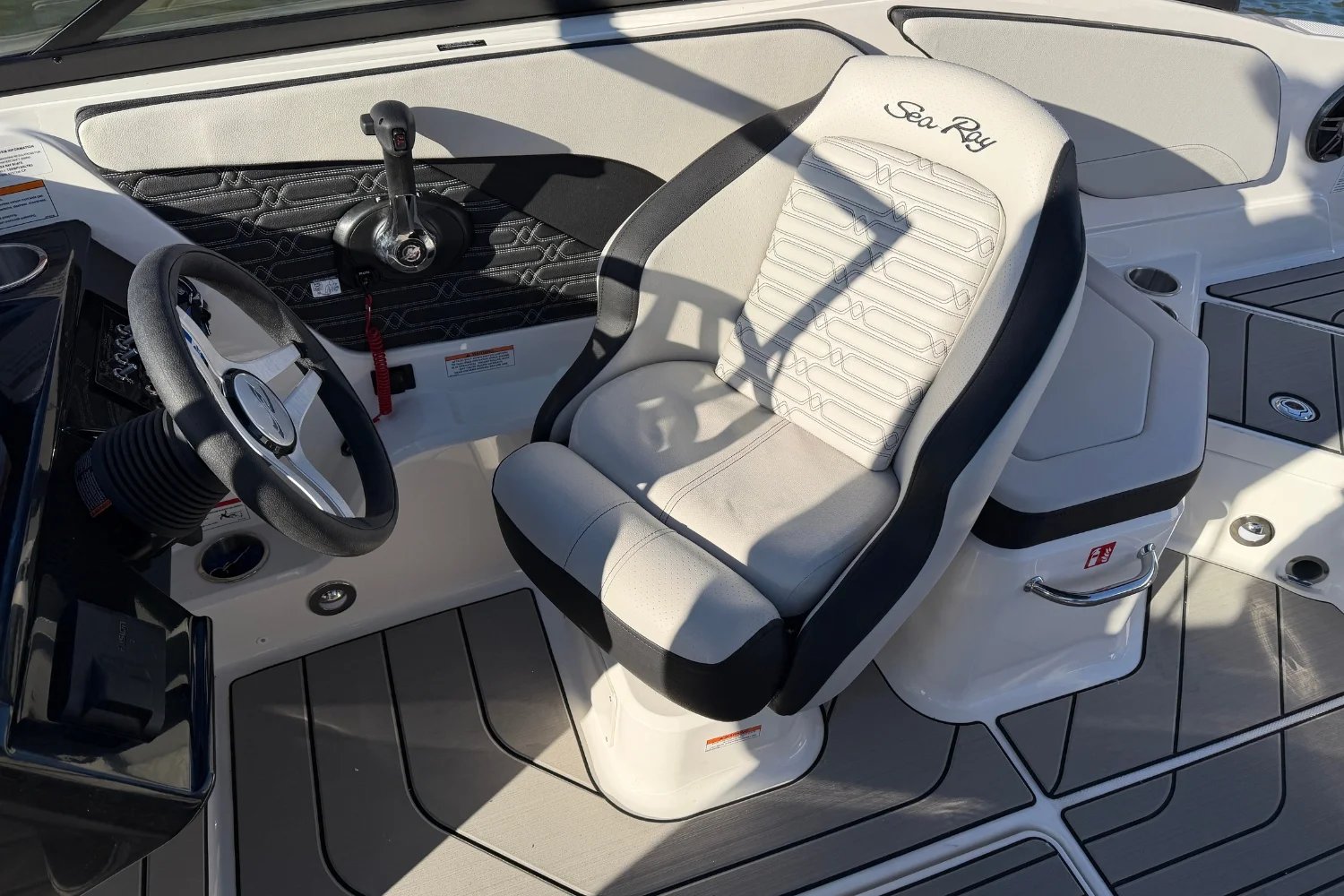 2026 Sea Ray SPX 210 Image Thumbnail #12