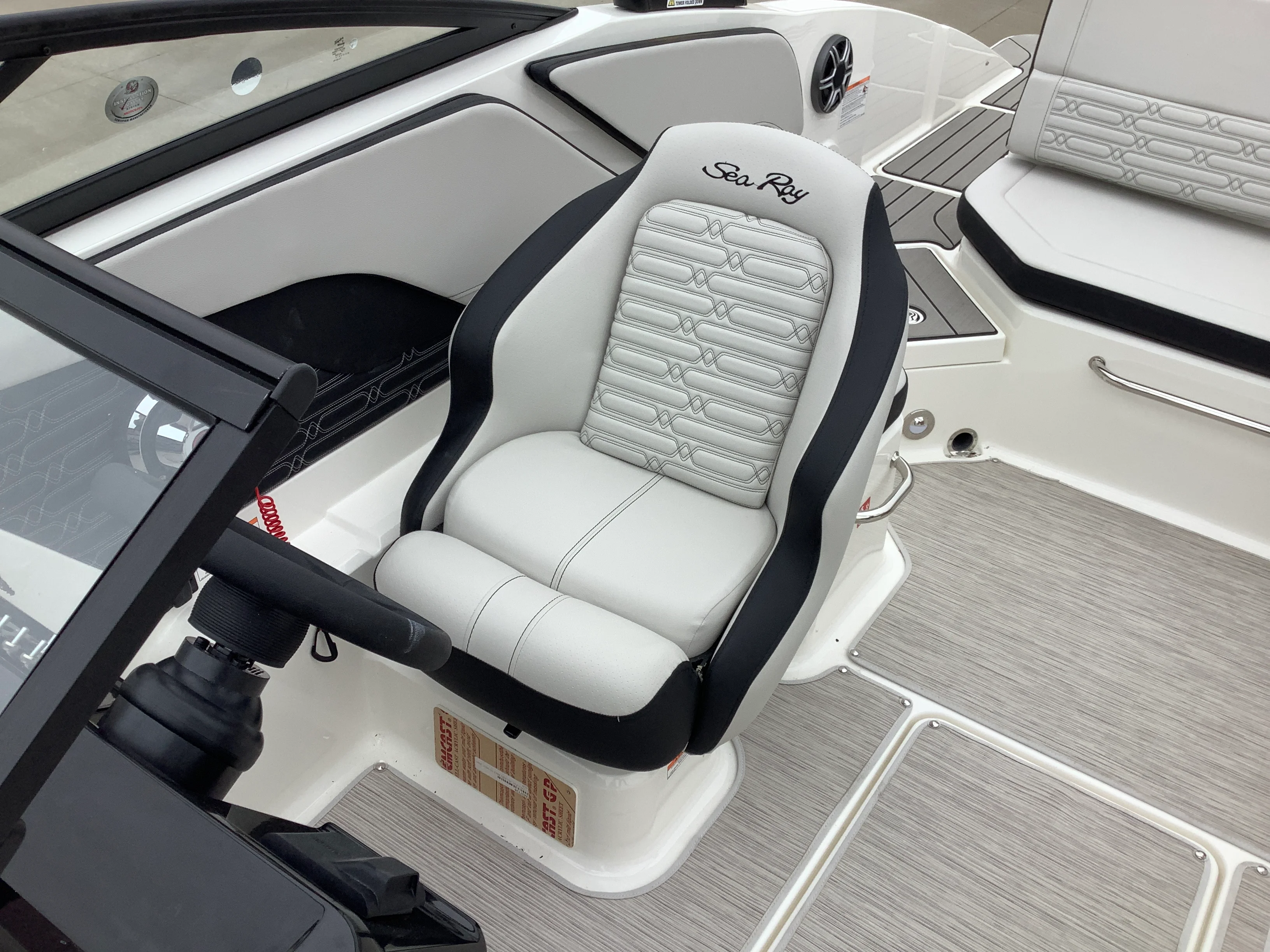 2026 Sea Ray SPX 210 Outboard Image Thumbnail #14