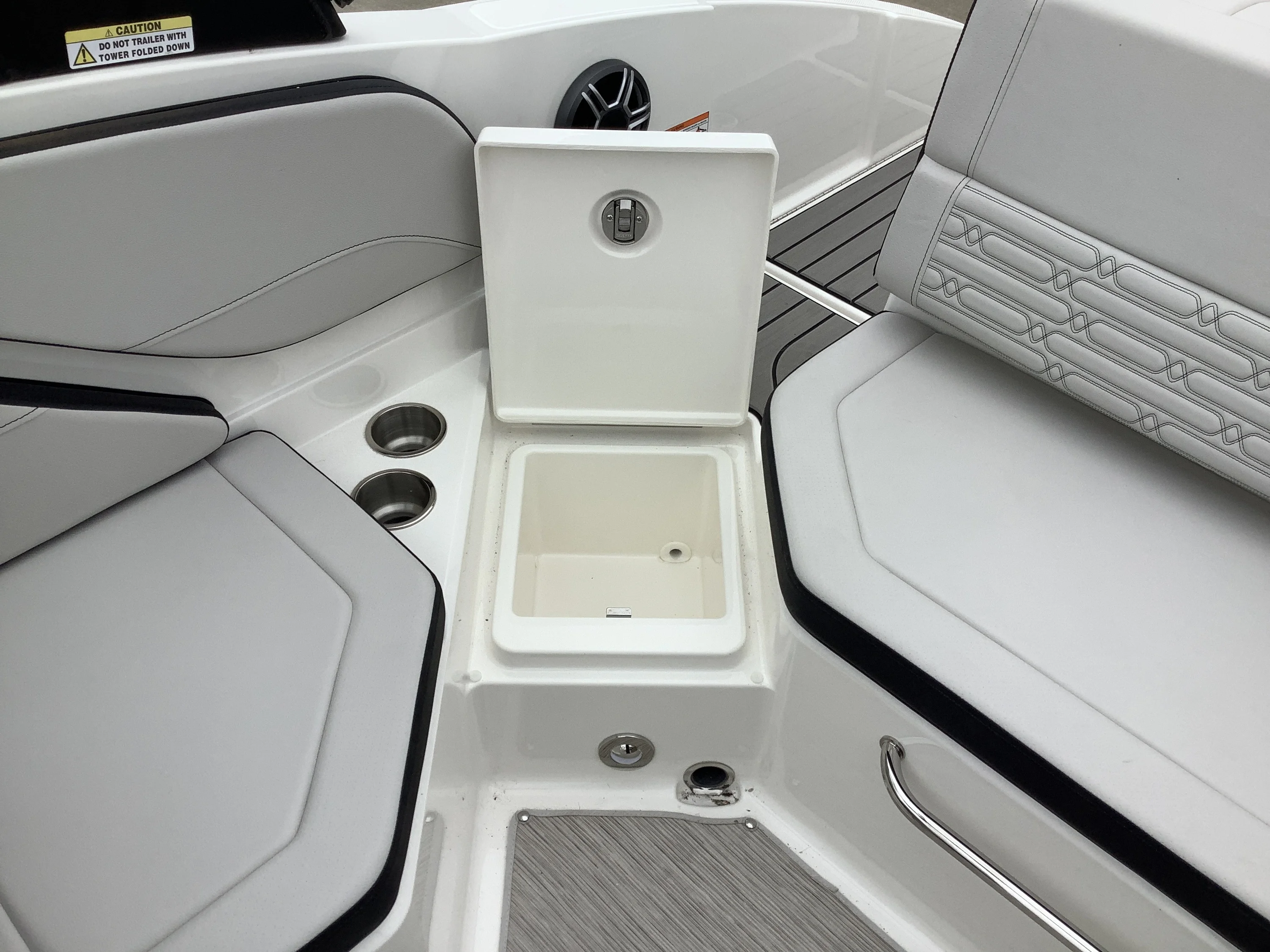 2026 Sea Ray SPX 210 Outboard Image Thumbnail #7