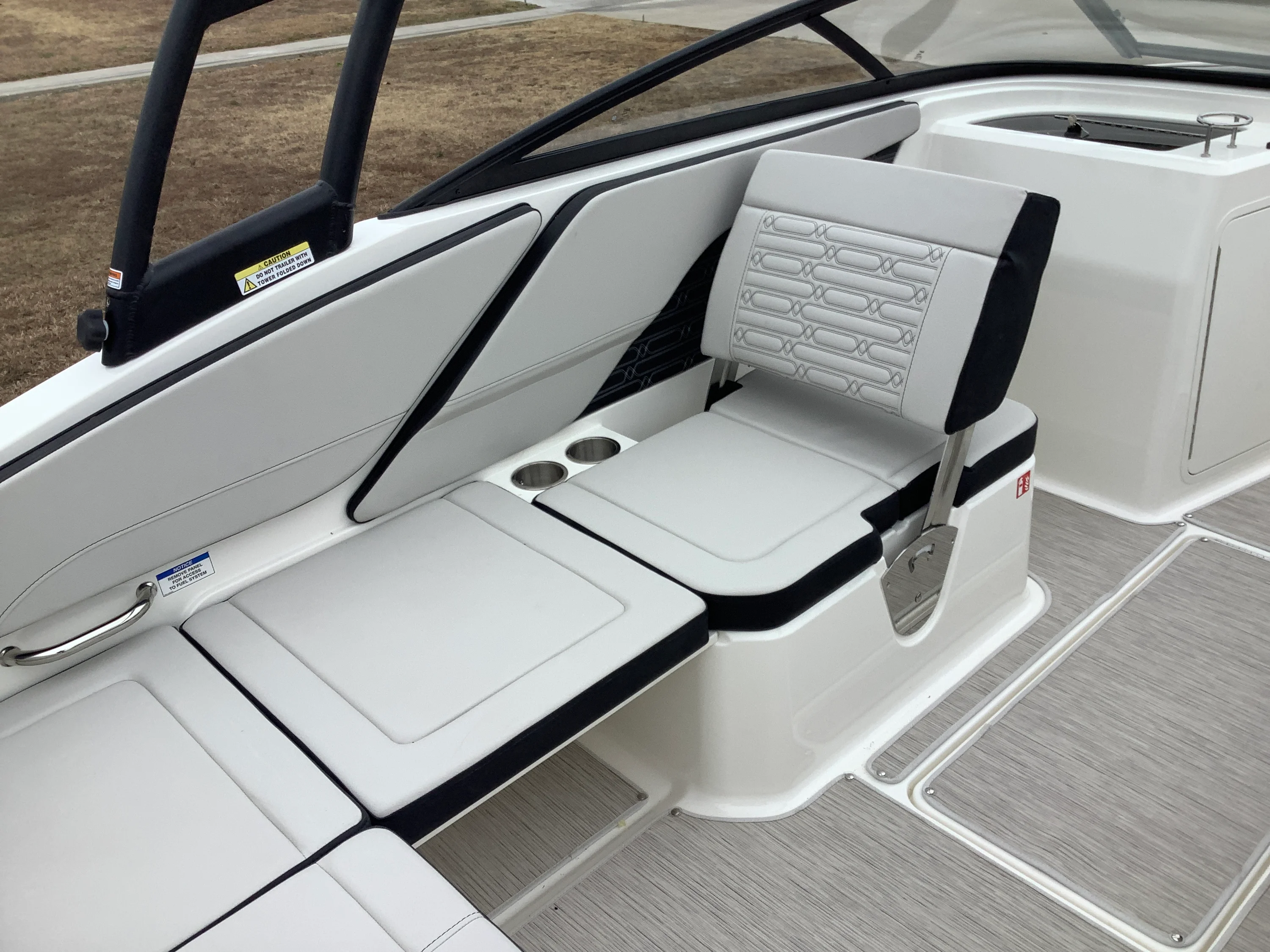 2026 Sea Ray SPX 210 Outboard Image Thumbnail #10