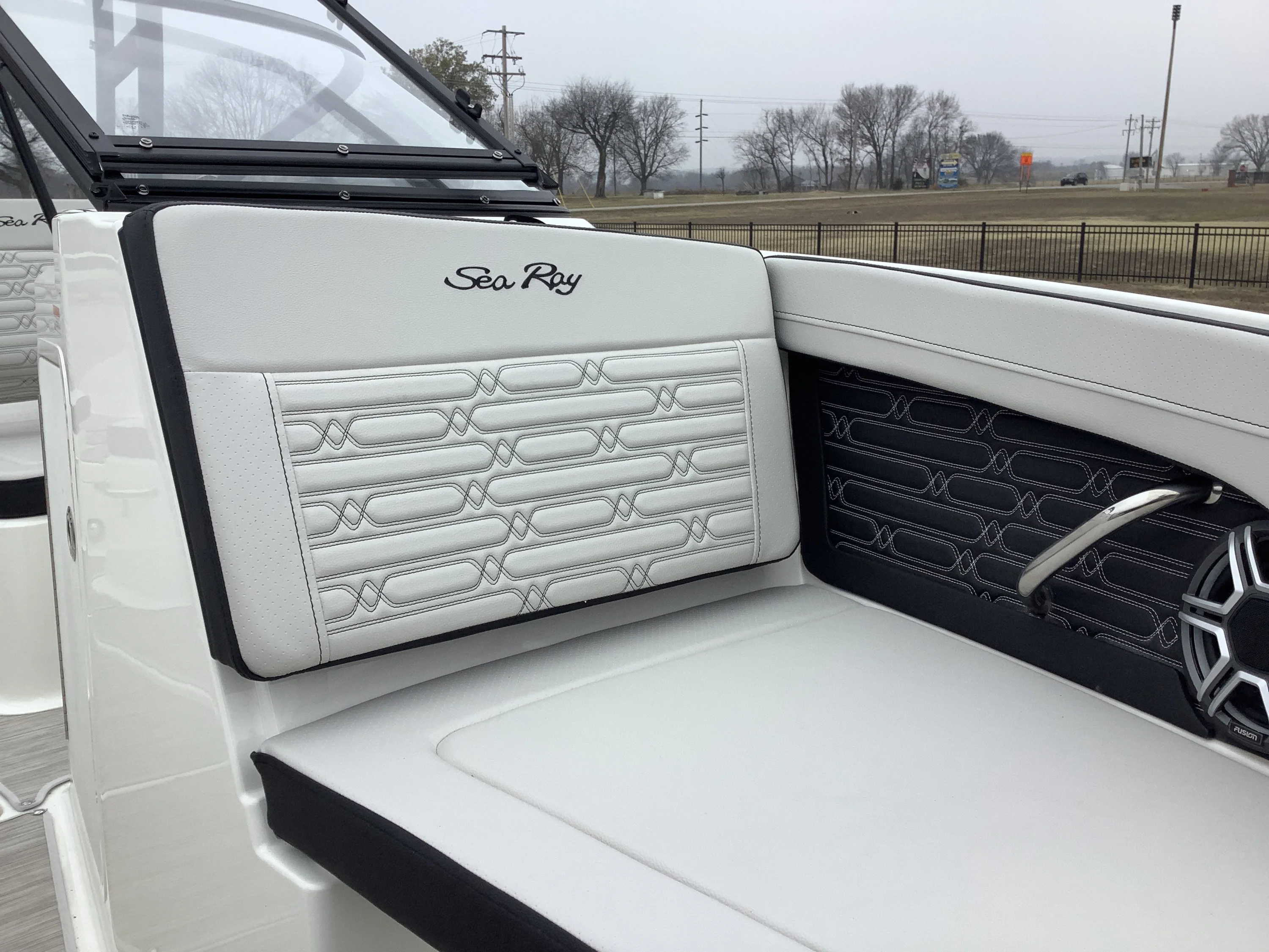 2026 Sea Ray SPX 210 Outboard Image Thumbnail #19