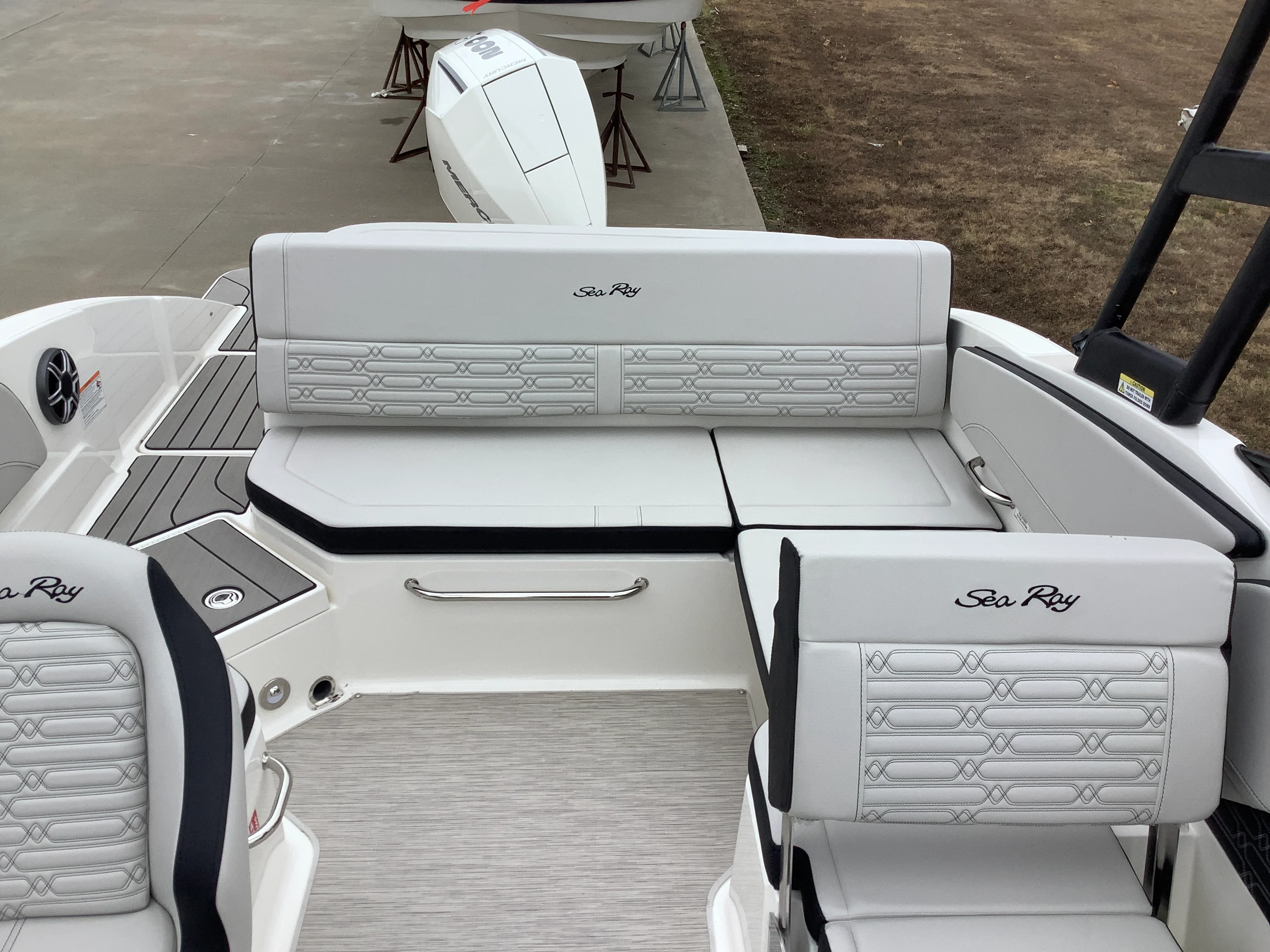 2026 Sea Ray SPX 210 Outboard Image Thumbnail #6