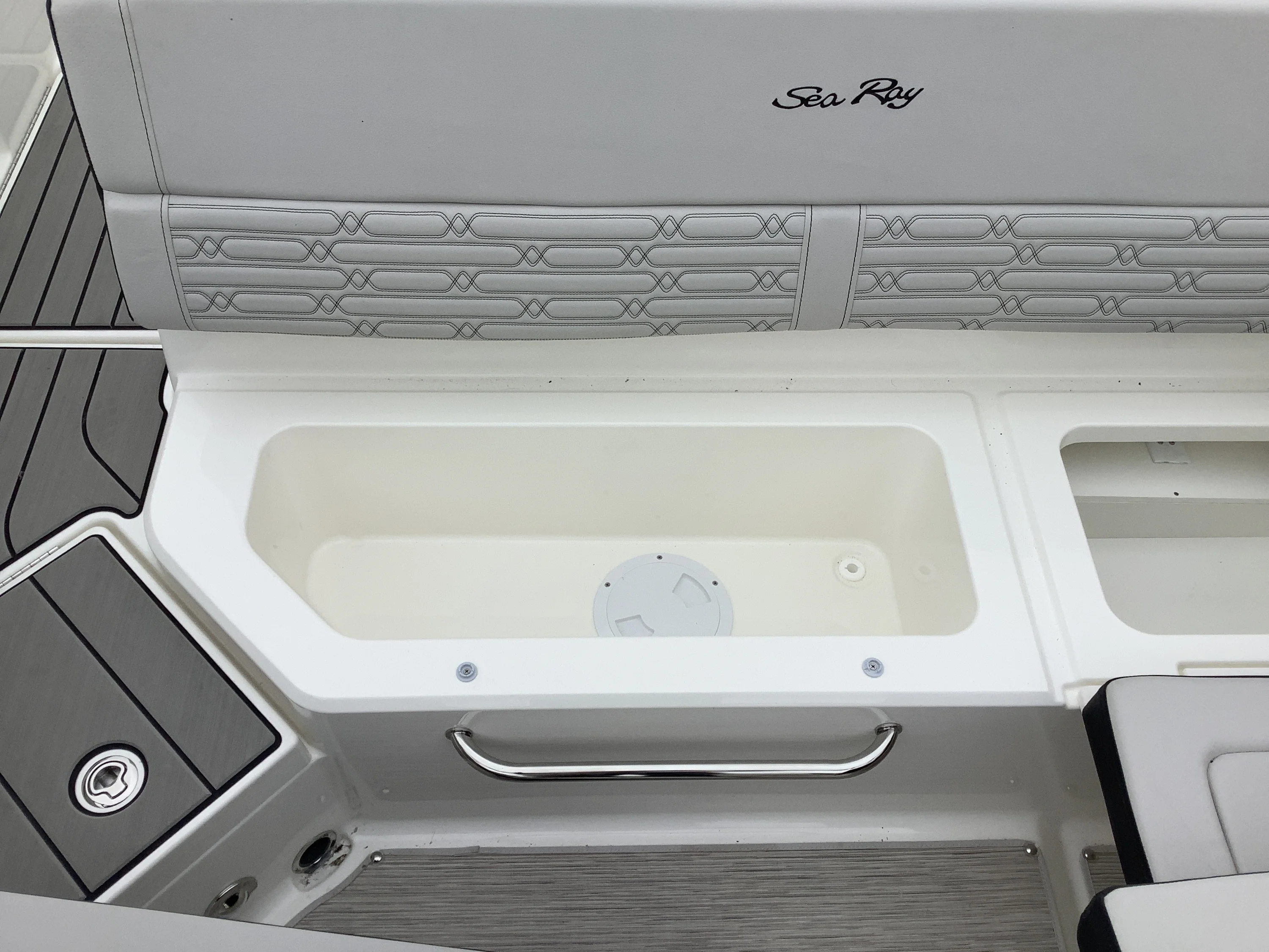 2026 Sea Ray SPX 210 Outboard Image Thumbnail #13