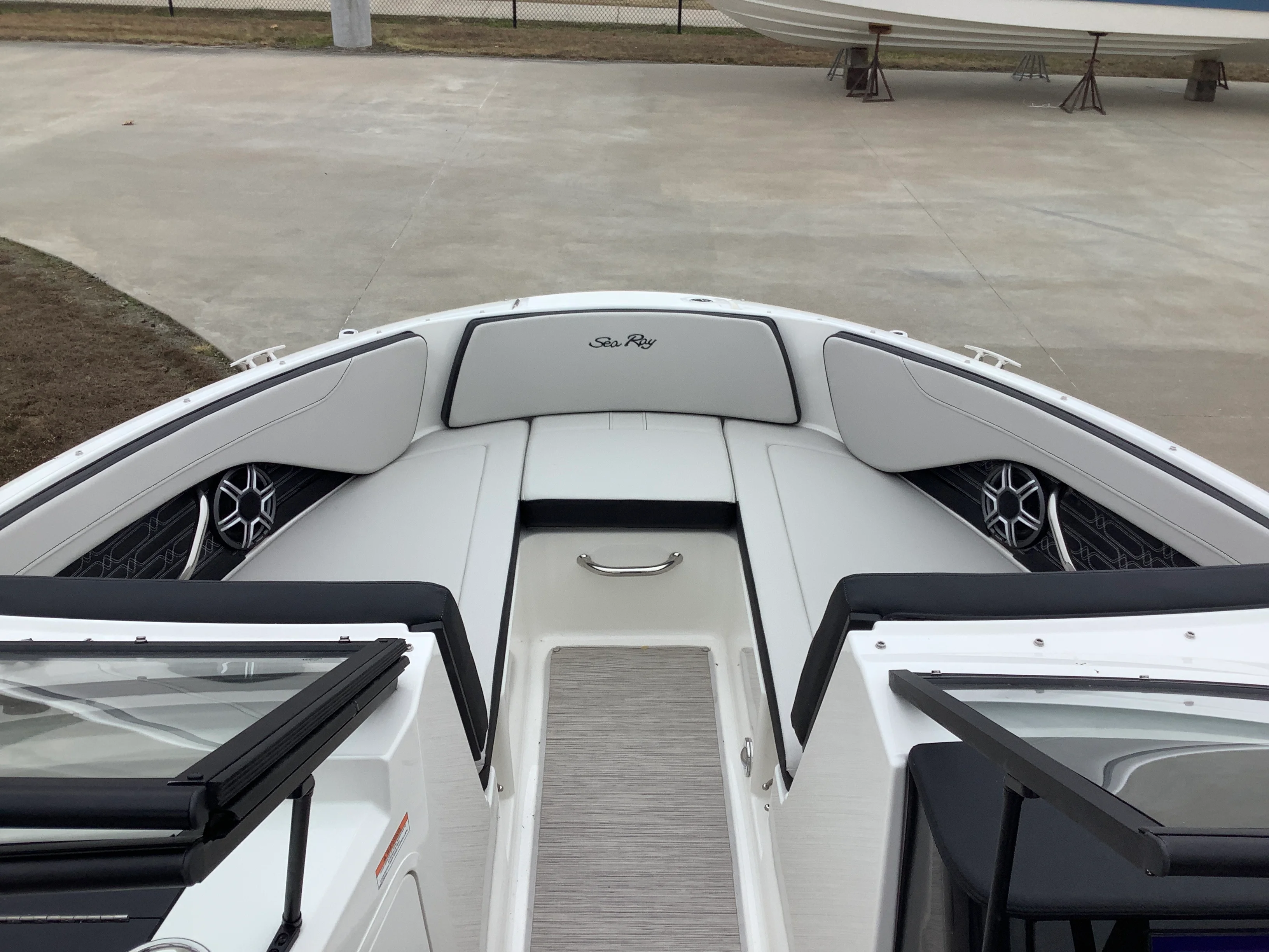 2026 Sea Ray SPX 210 Outboard Image Thumbnail #18