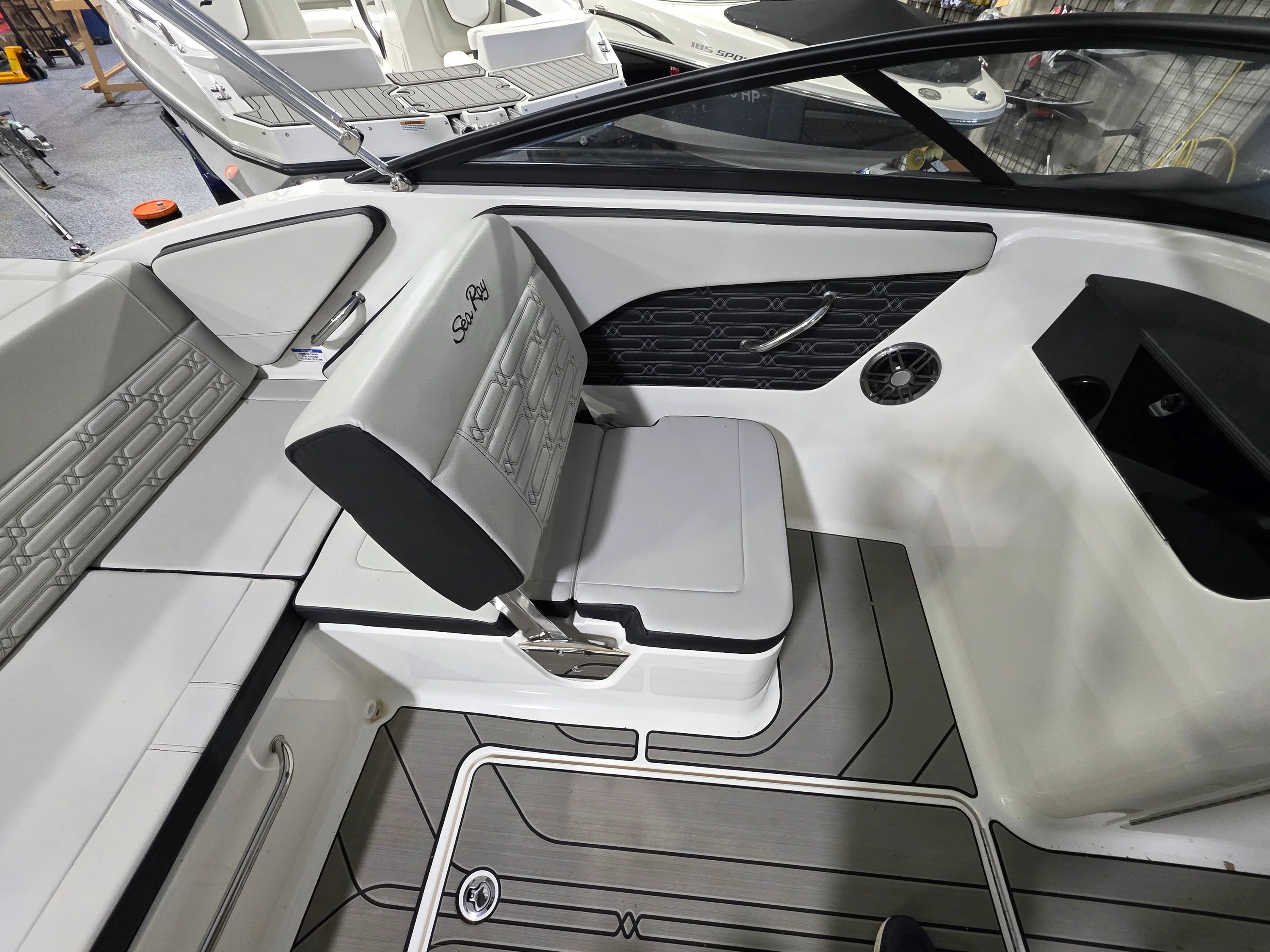 2025 Sea Ray 19 SPX OB Image Thumbnail #8