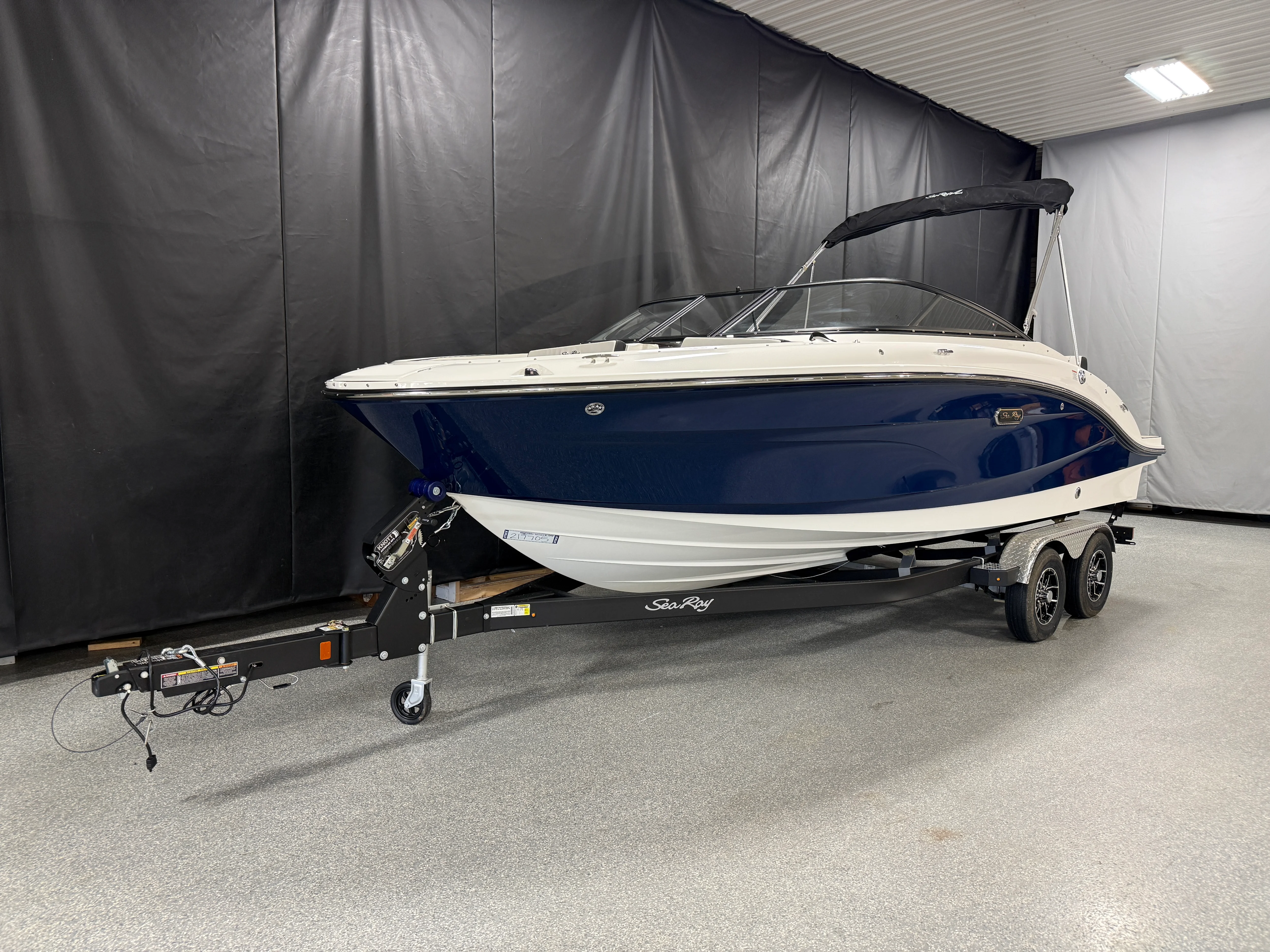 2026 Sea Ray SPX 210 Image Thumbnail #2