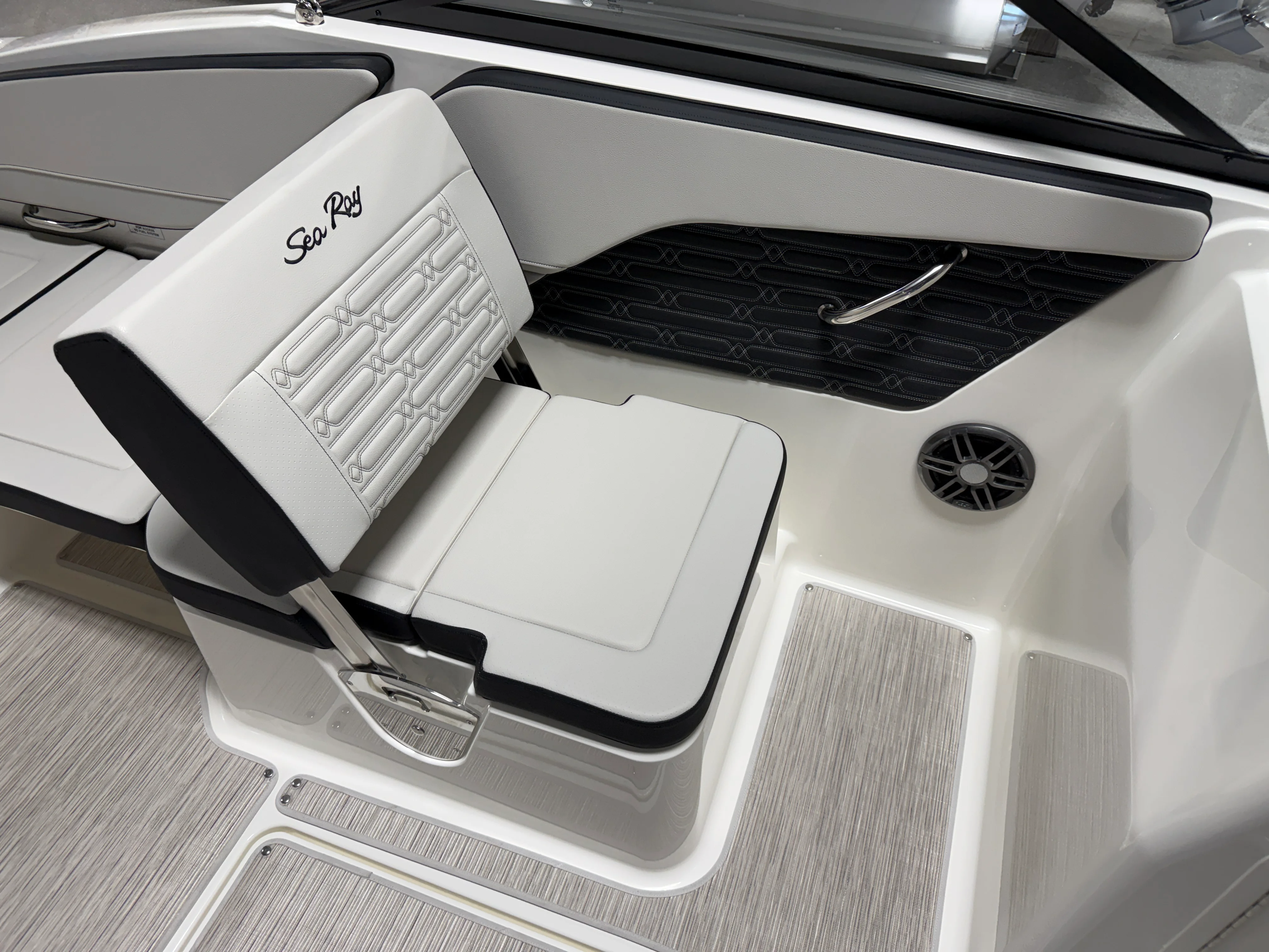 2026 Sea Ray SPX 210 Image Thumbnail #41
