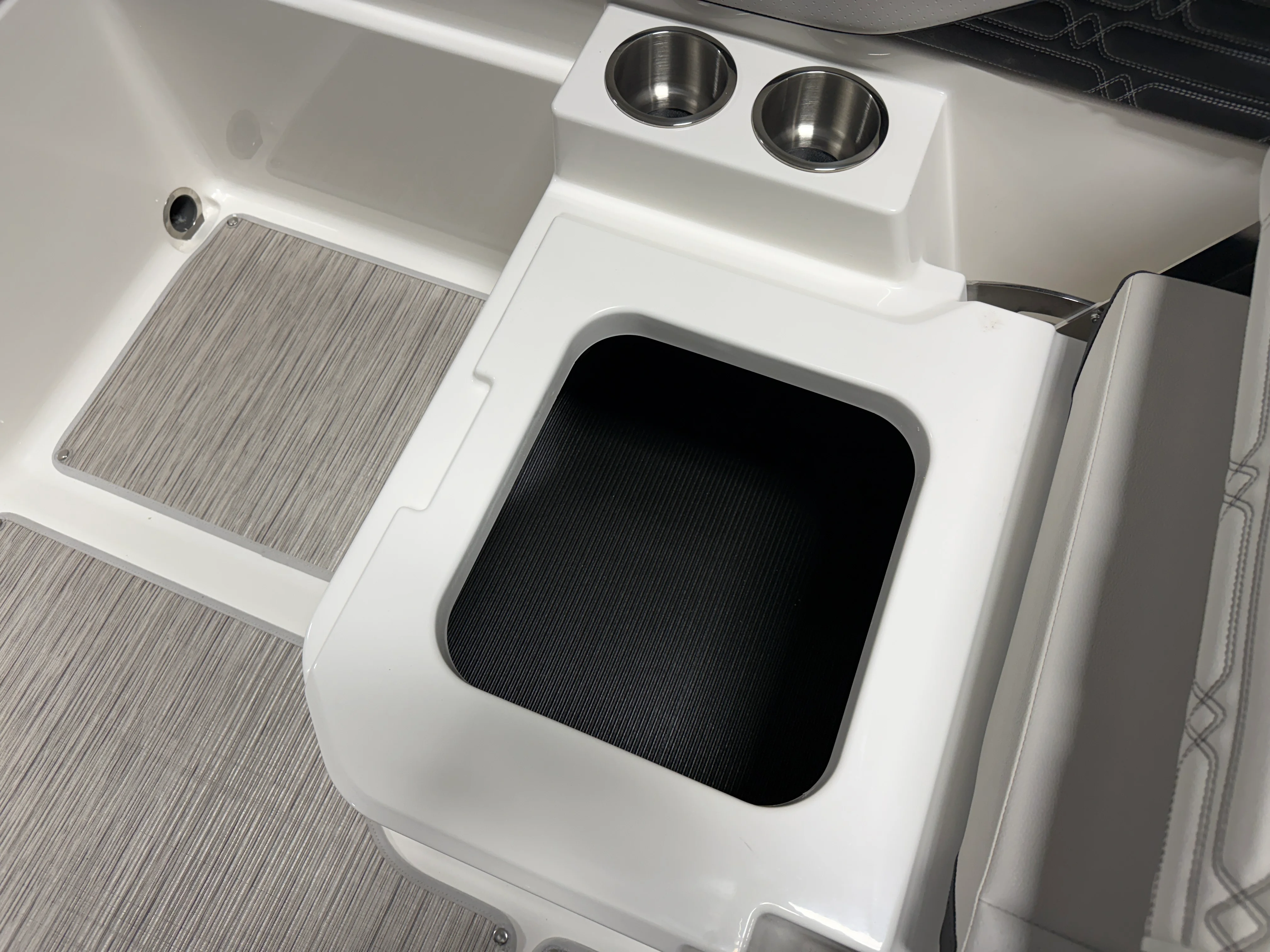 2026 Sea Ray SPX 210 Image Thumbnail #48