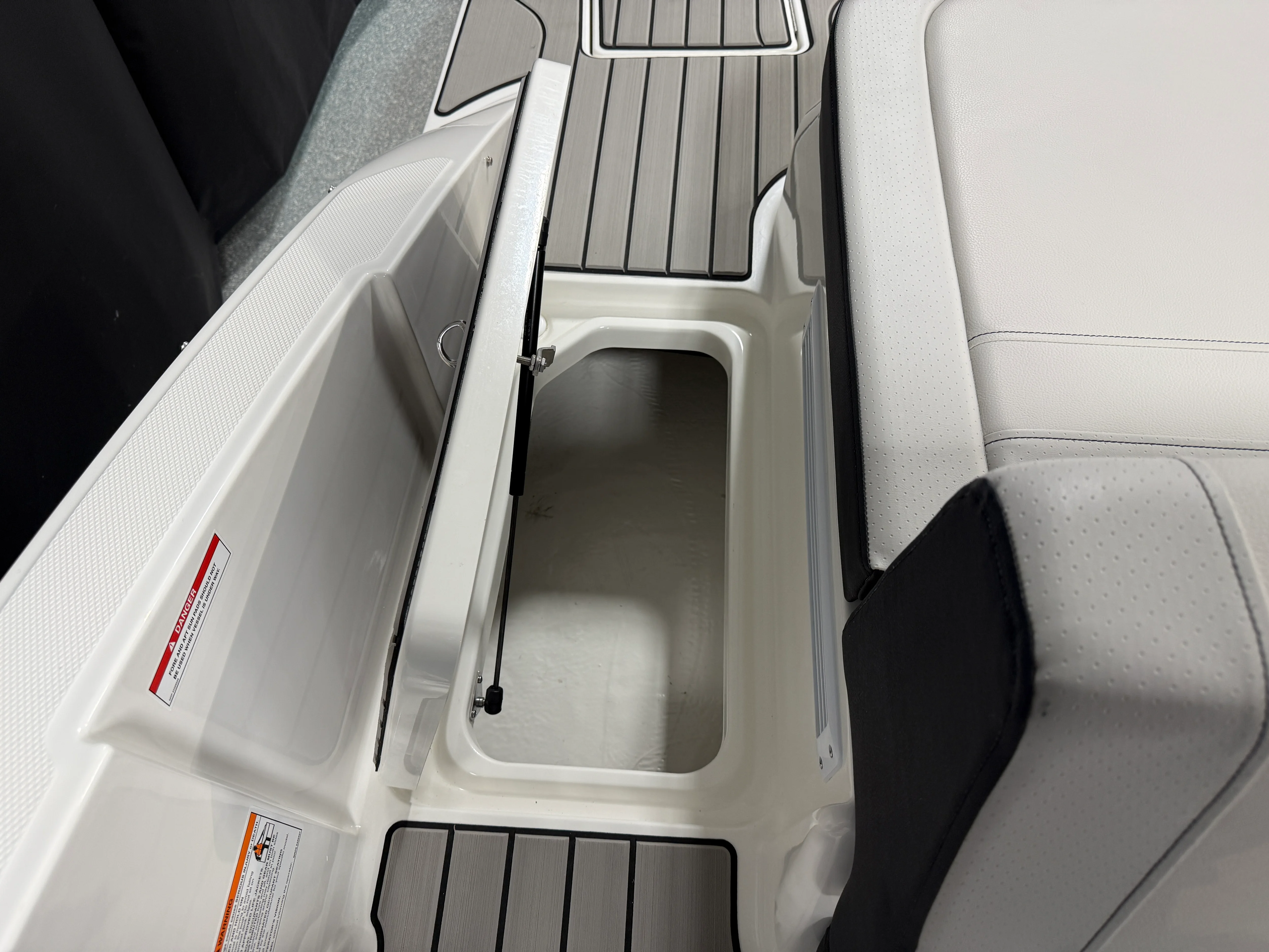 2026 Sea Ray SPX 210 Image Thumbnail #61