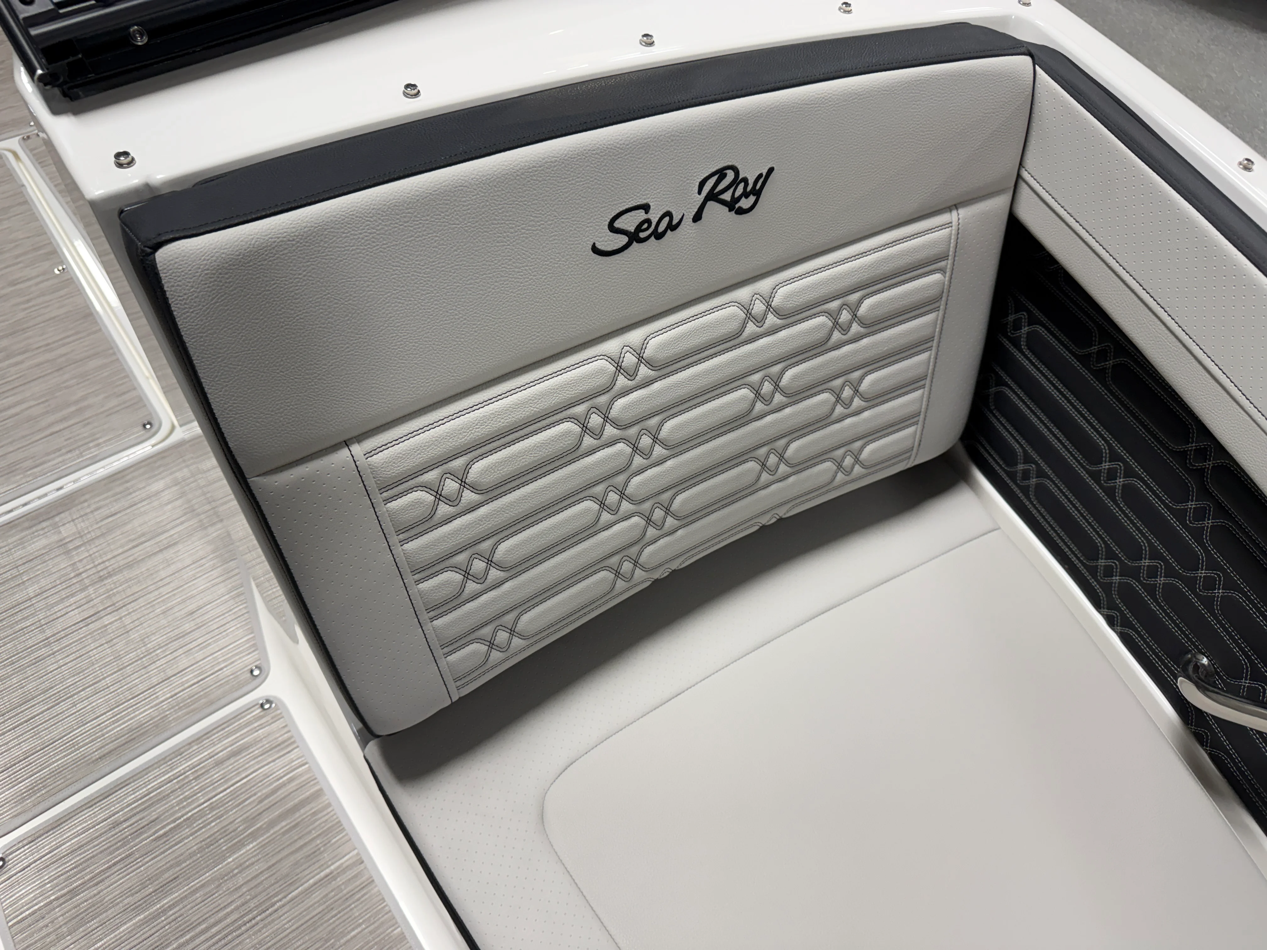 2026 Sea Ray SPX 210 Image Thumbnail #11