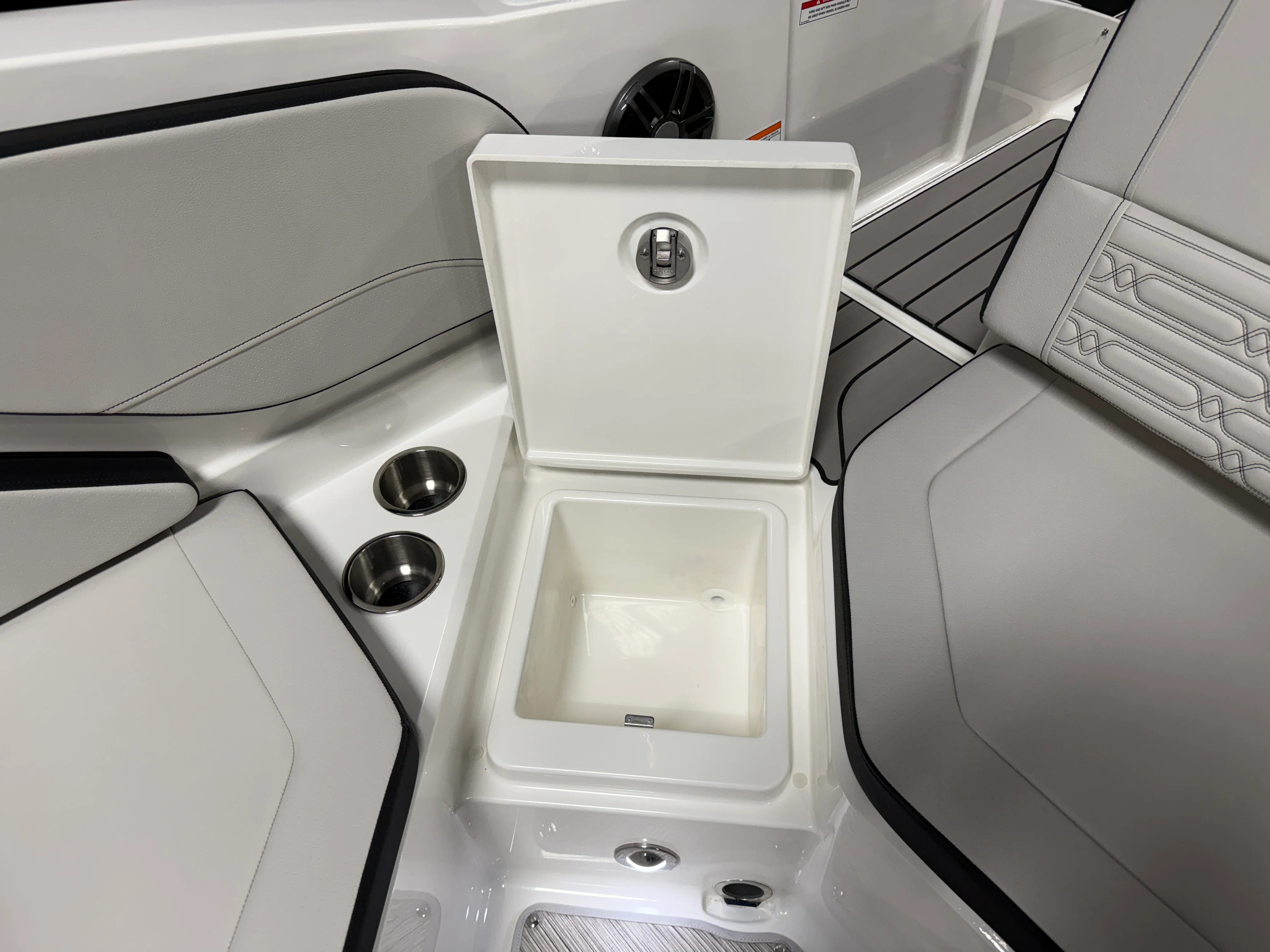 2026 Sea Ray SPX 210 Image Thumbnail #57