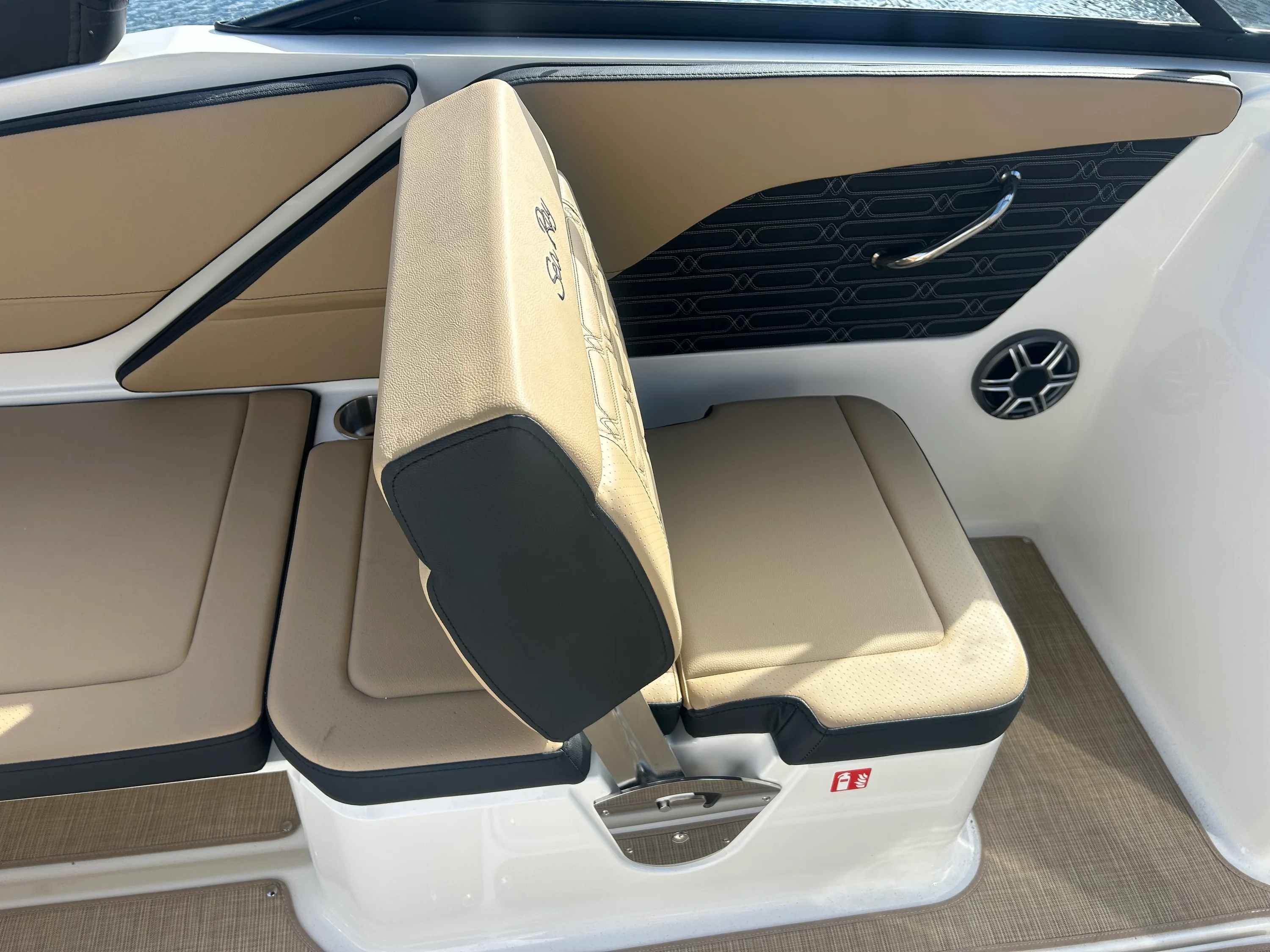 2026 Sea Ray SPX 210 Outboard Image Thumbnail #17