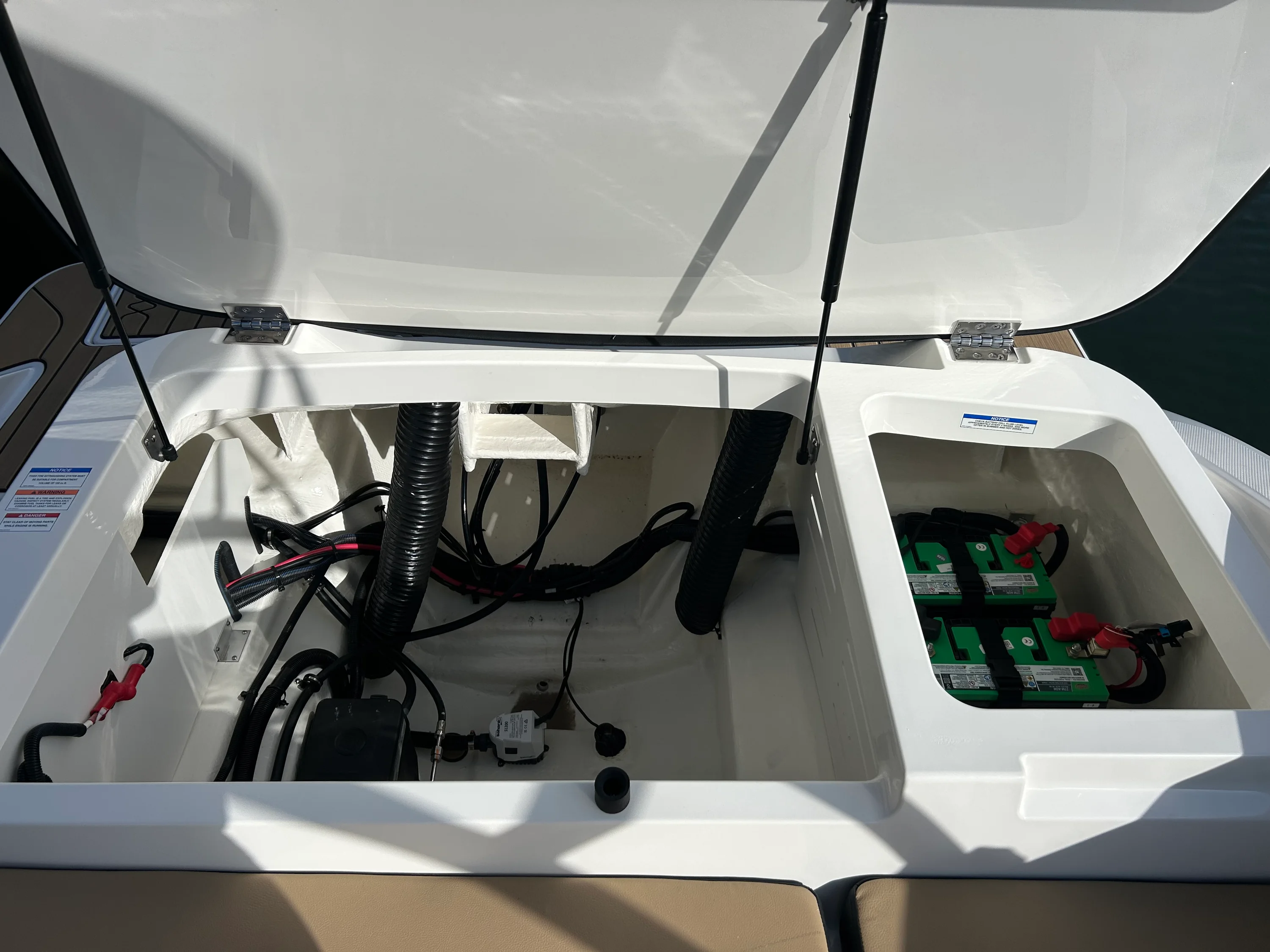 2026 Sea Ray SPX 210 Outboard Image Thumbnail #7