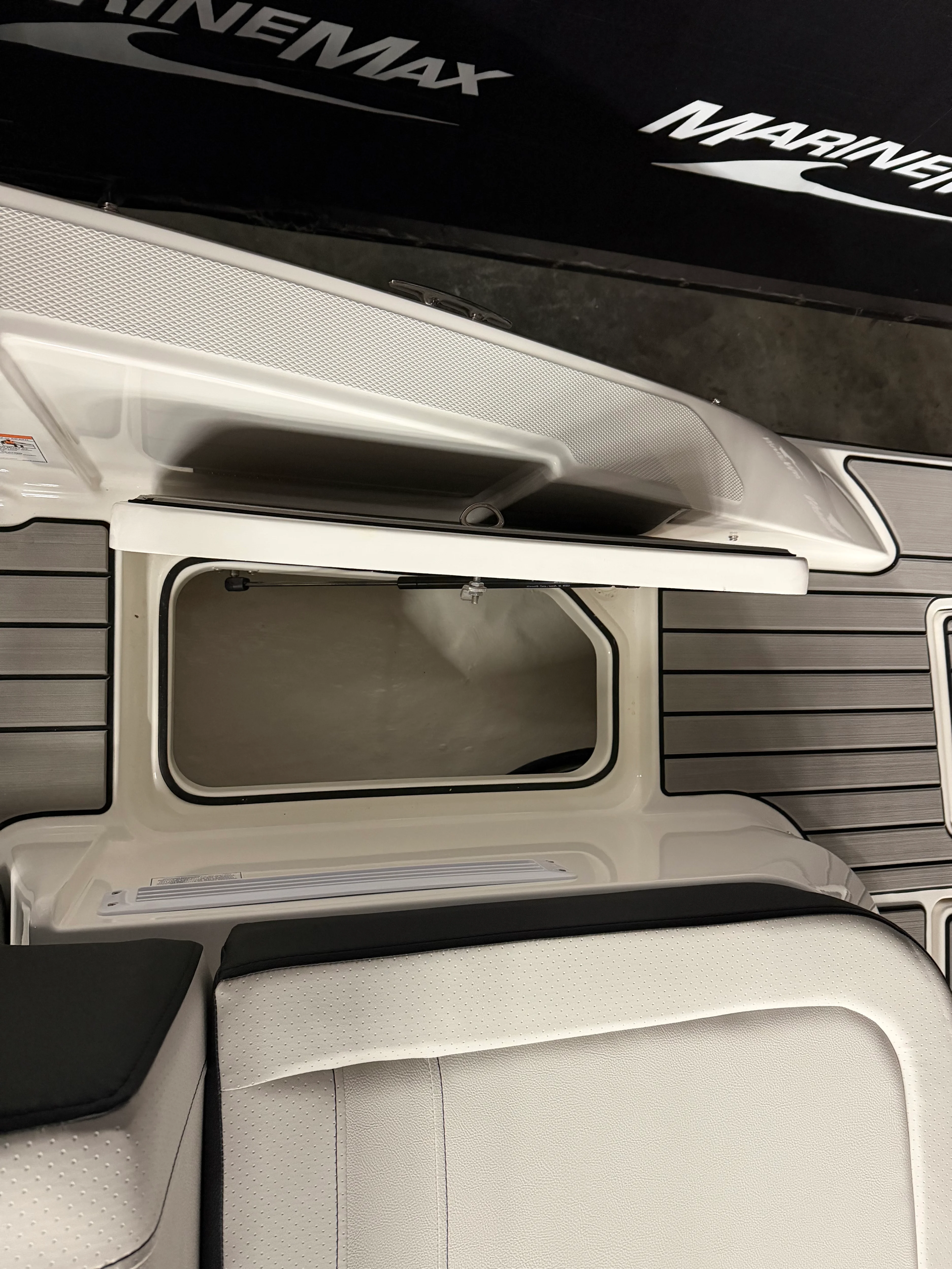 2026 Sea Ray SPX 210 Image Thumbnail #12