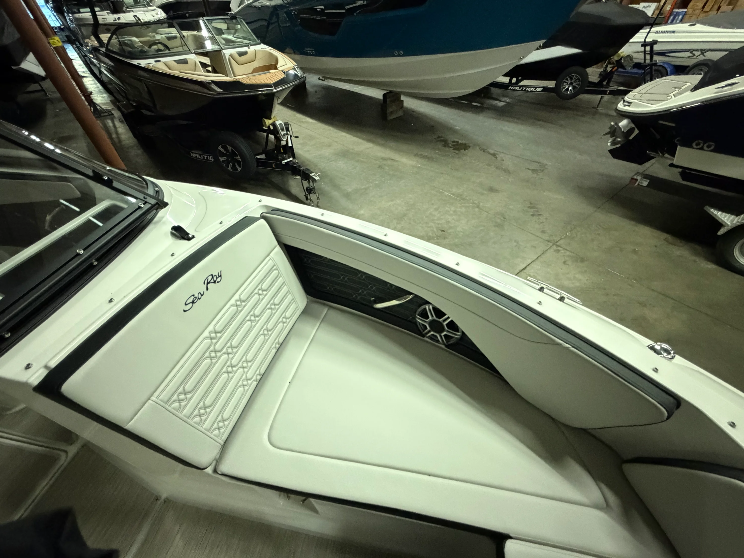 2026 Sea Ray SPX 210 Image Thumbnail #29