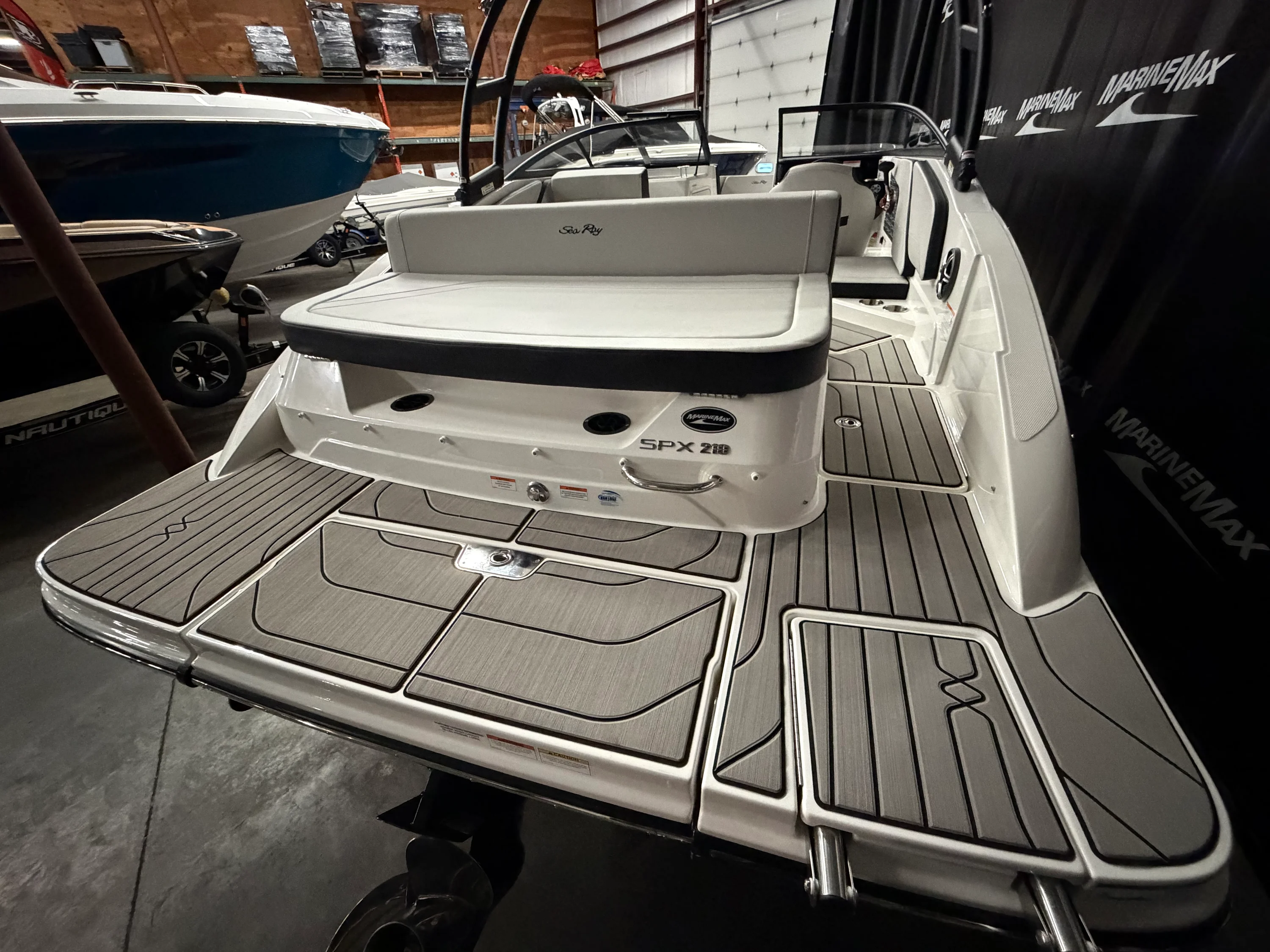 2026 Sea Ray SPX 210 Image Thumbnail #8