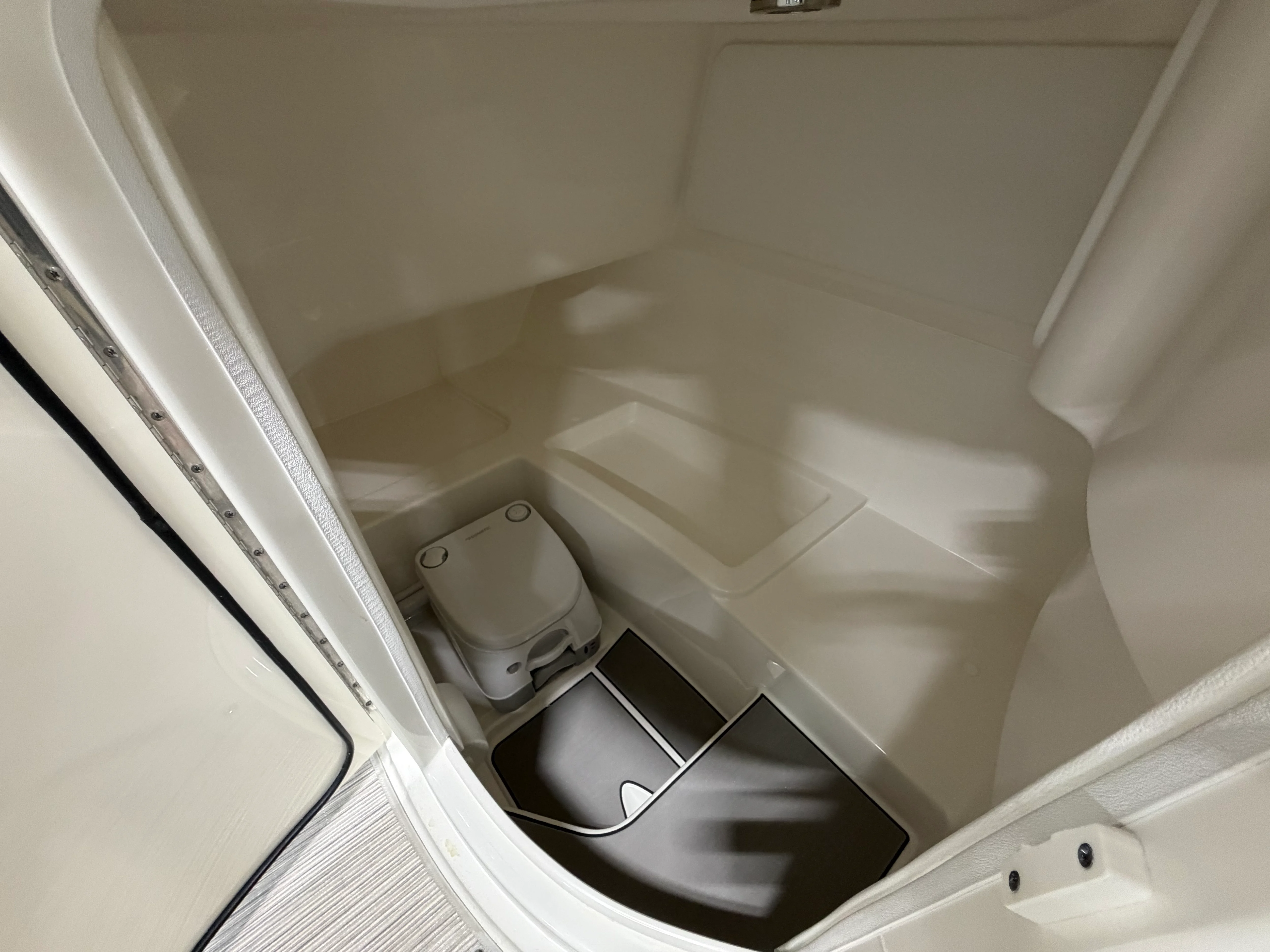 2026 Sea Ray SDX 230 Image Thumbnail #32