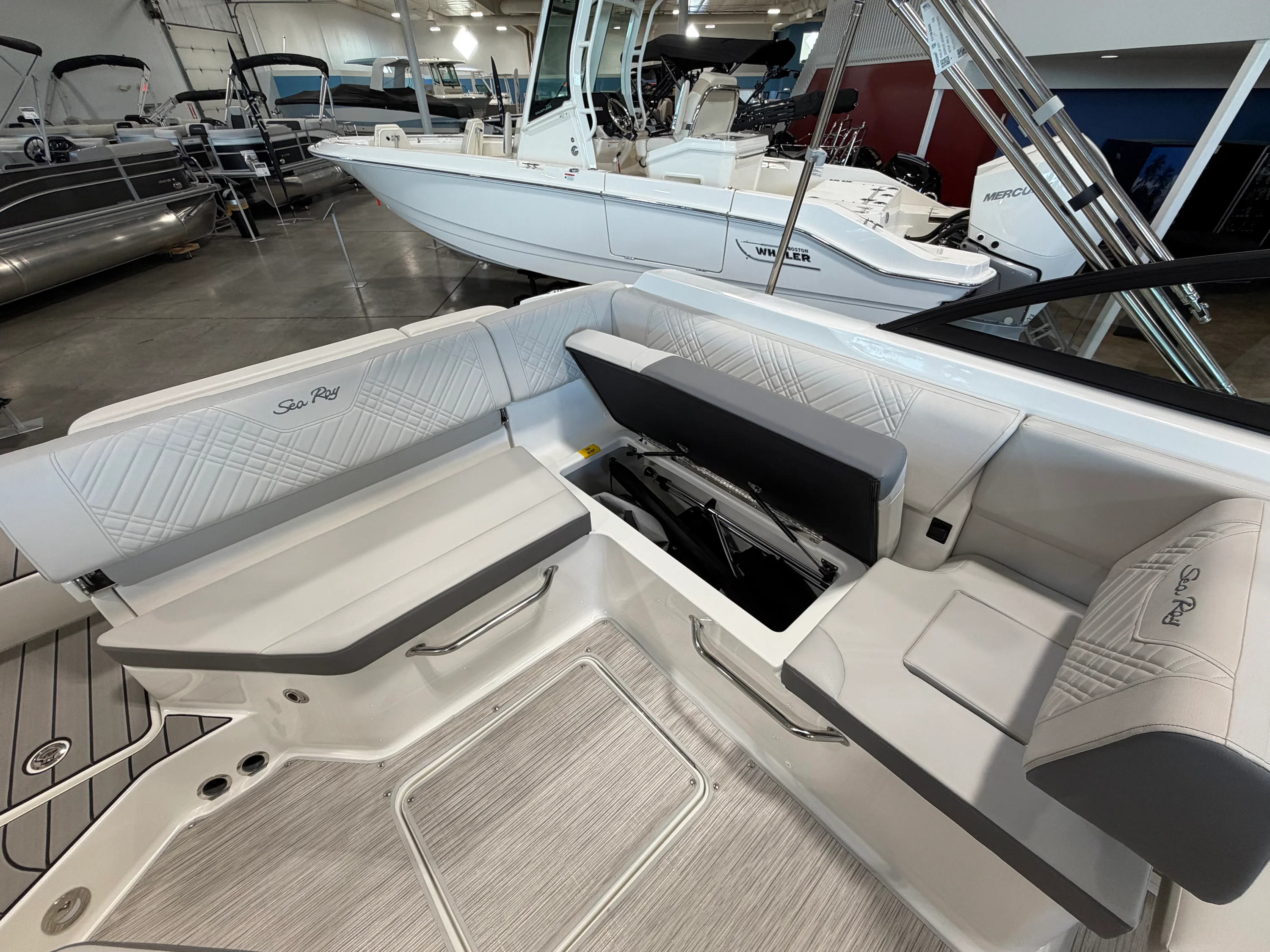 2026 Sea Ray SDX 230 Image Thumbnail #17