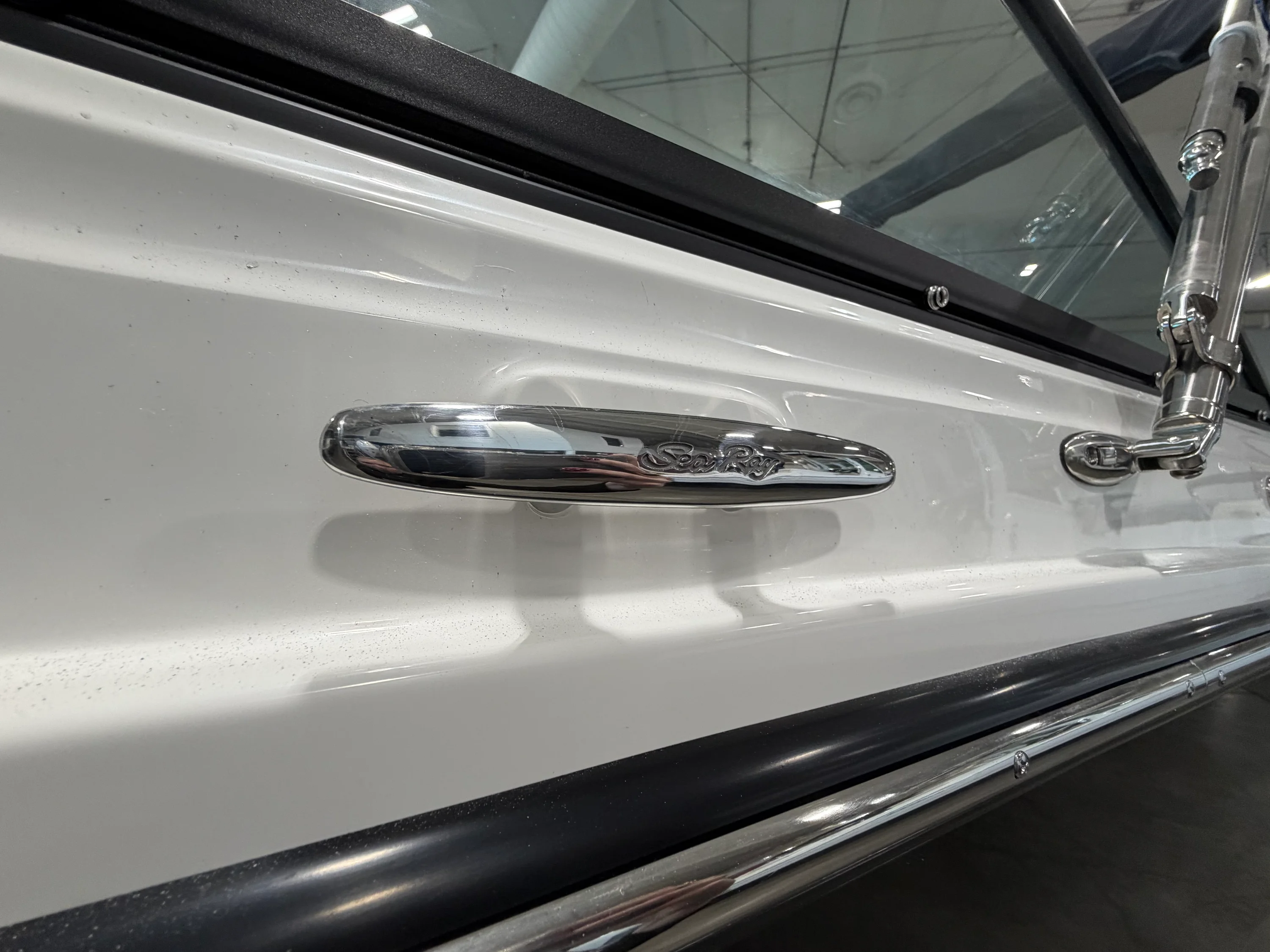 2026 Sea Ray SDX 230 Image Thumbnail #3