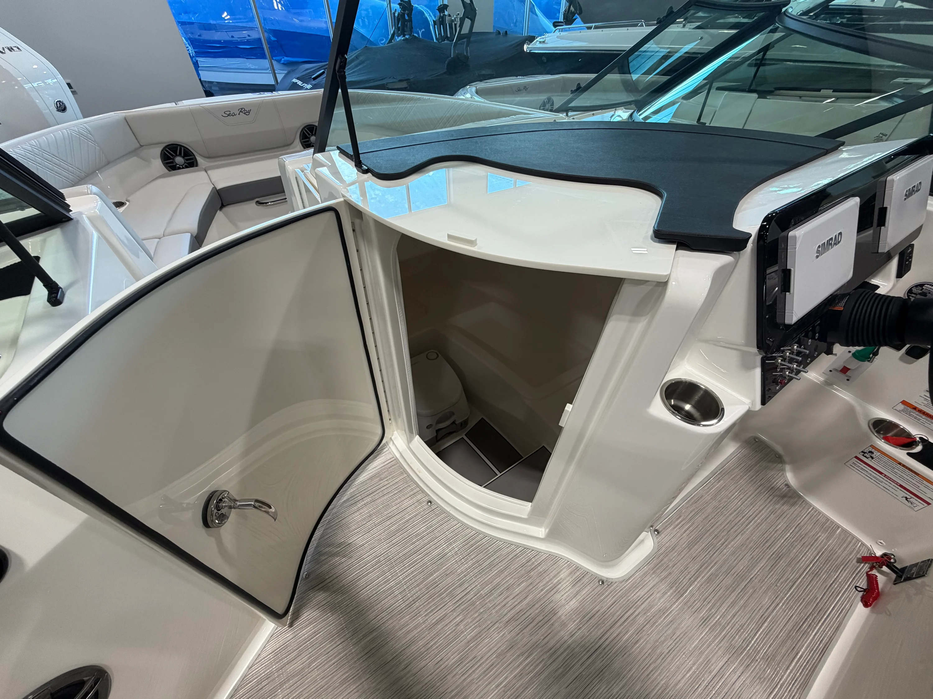 2026 Sea Ray SDX 230 Image Thumbnail #31