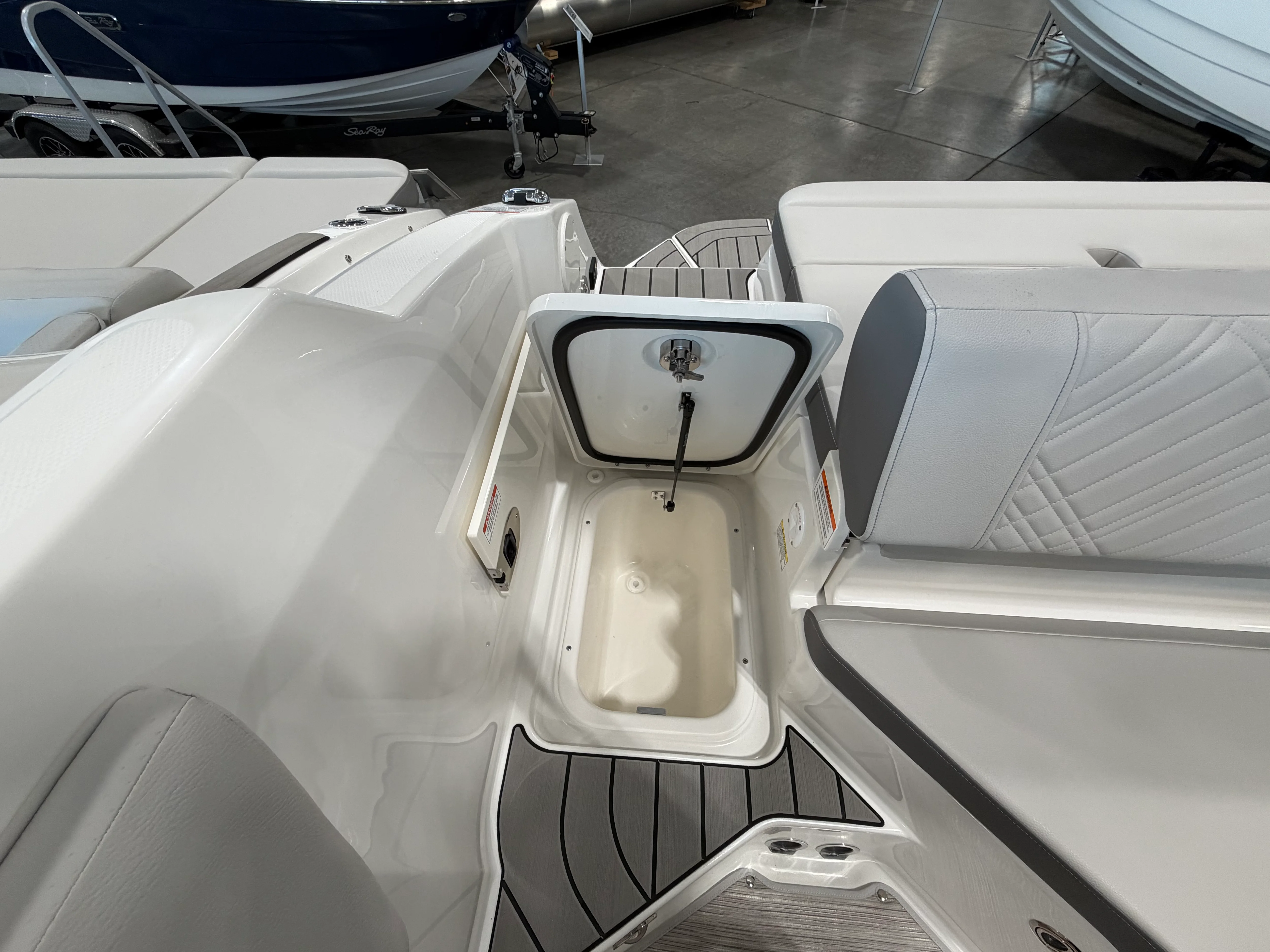 2026 Sea Ray SDX 230 Image Thumbnail #14