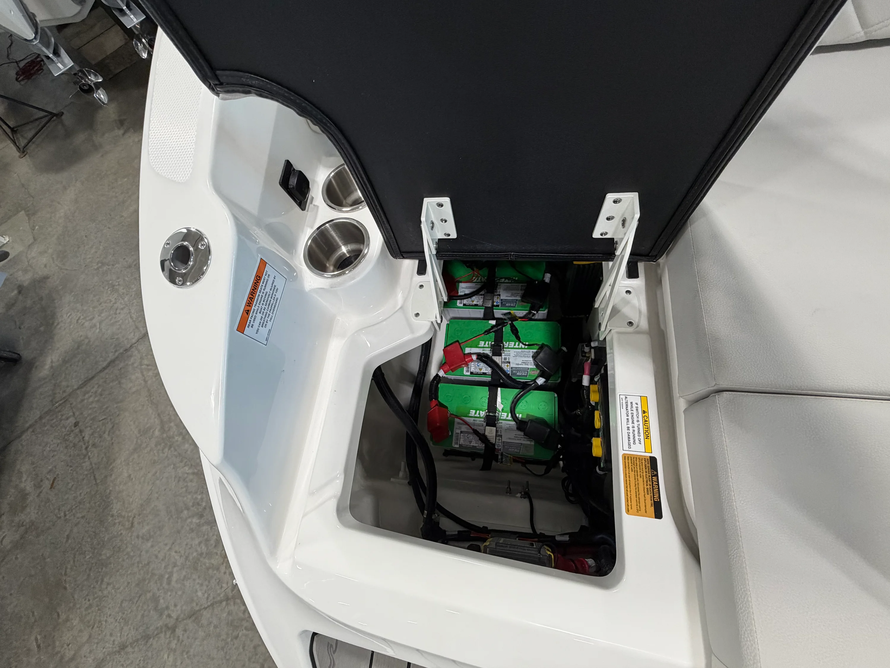 2026 Sea Ray SDX 230 Image Thumbnail #9