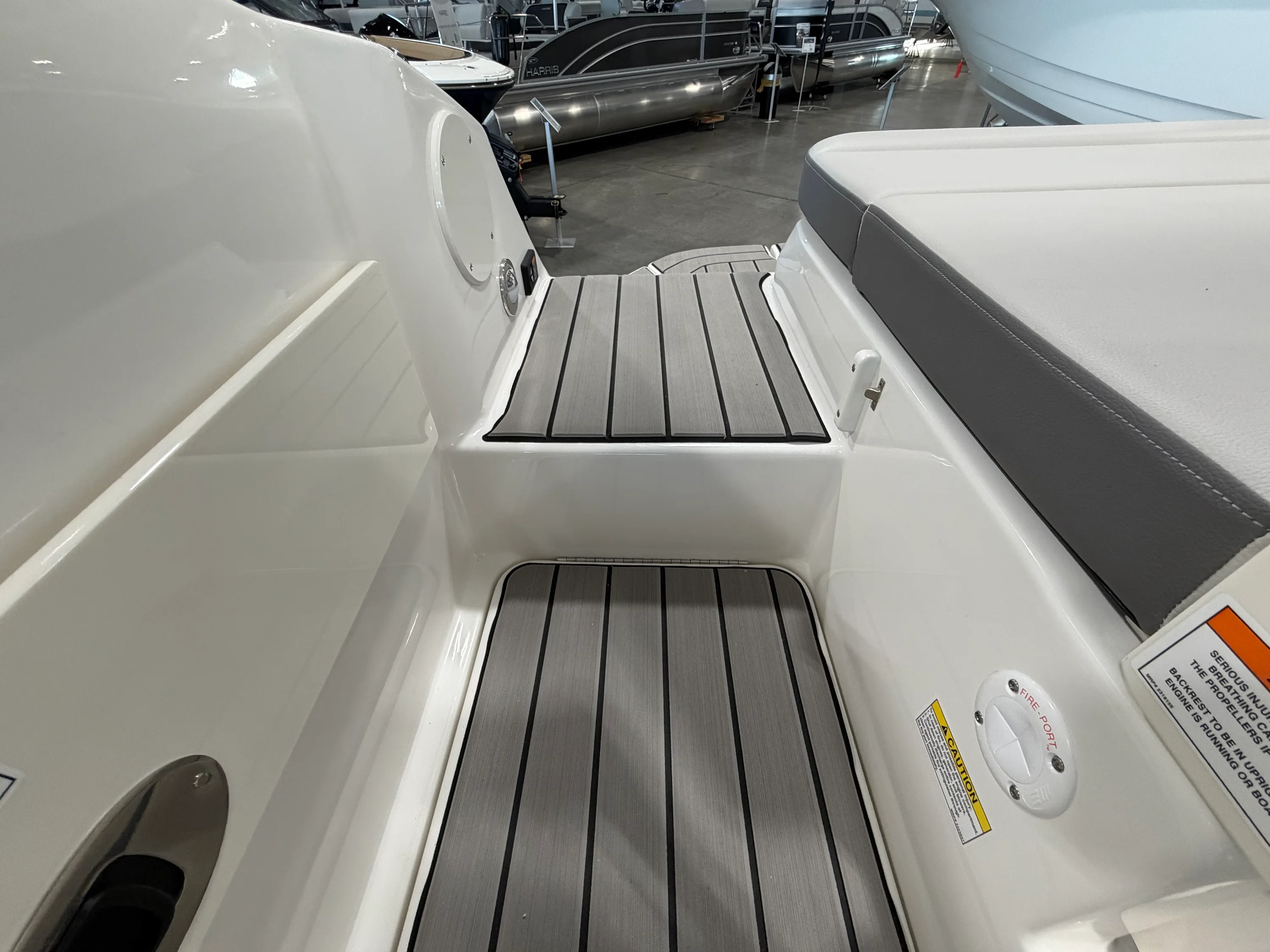 2026 Sea Ray SDX 230 Image Thumbnail #12