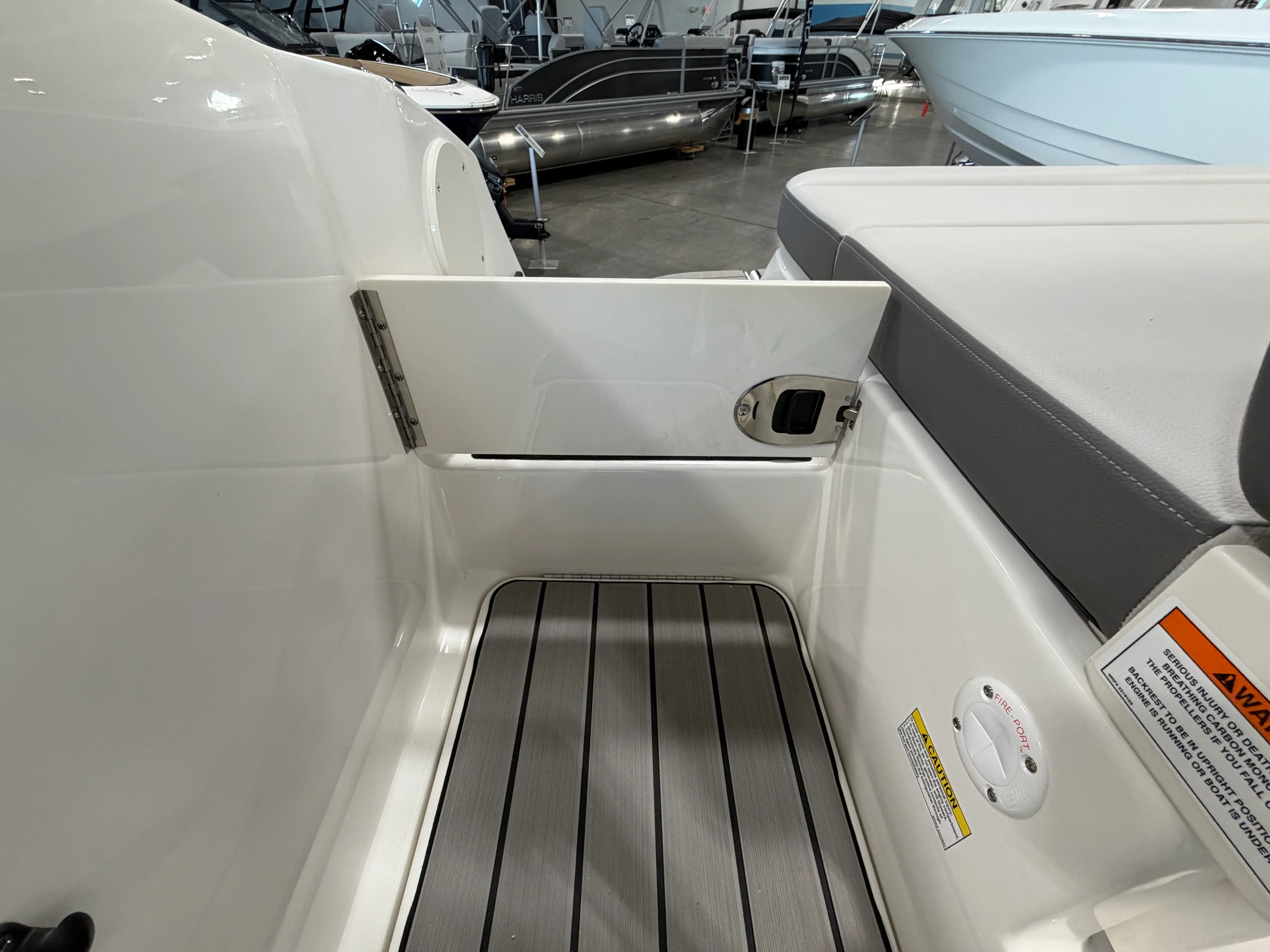 2026 Sea Ray SDX 230 Image Thumbnail #13