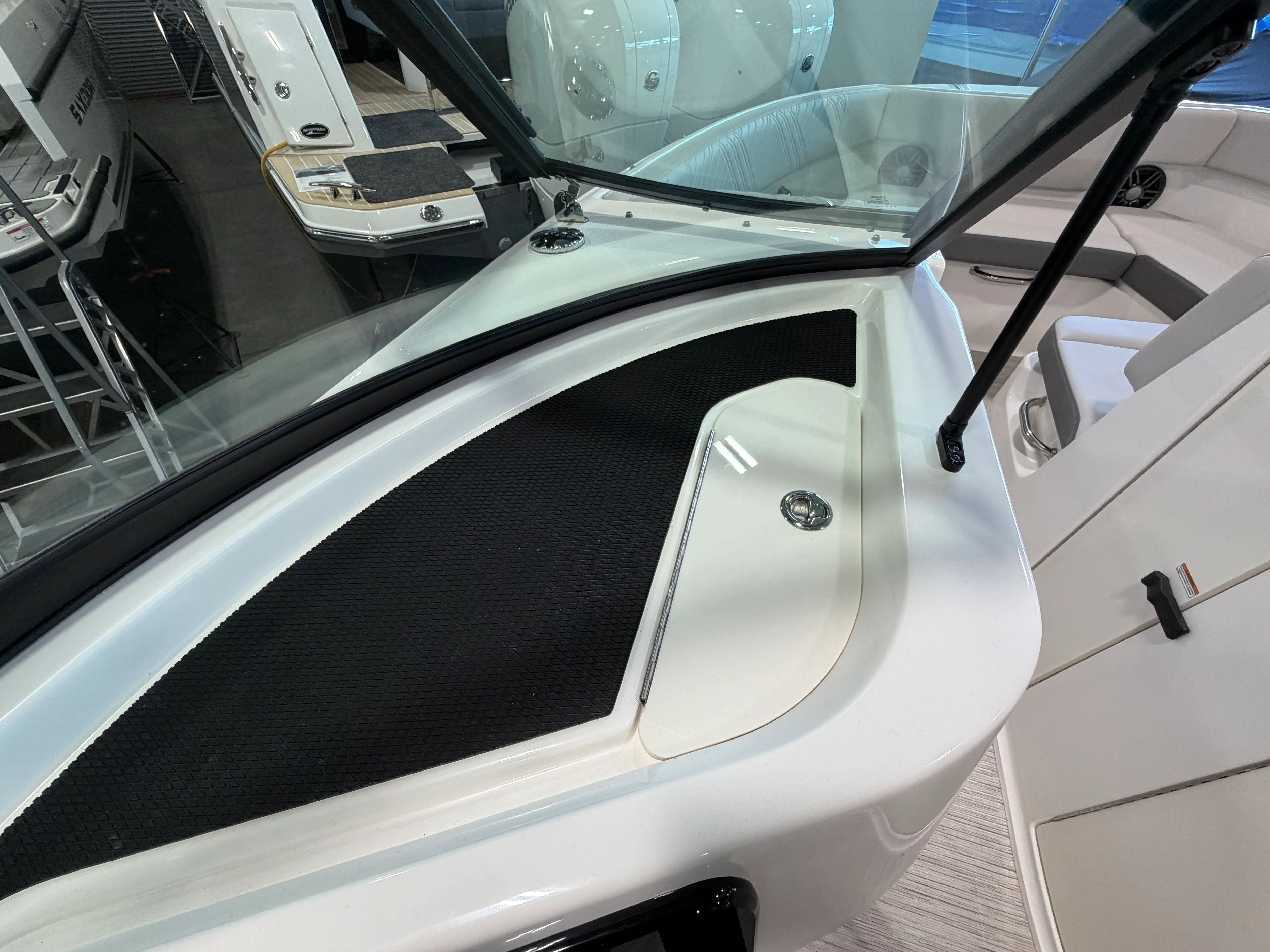 2026 Sea Ray SDX 230 Image Thumbnail #36