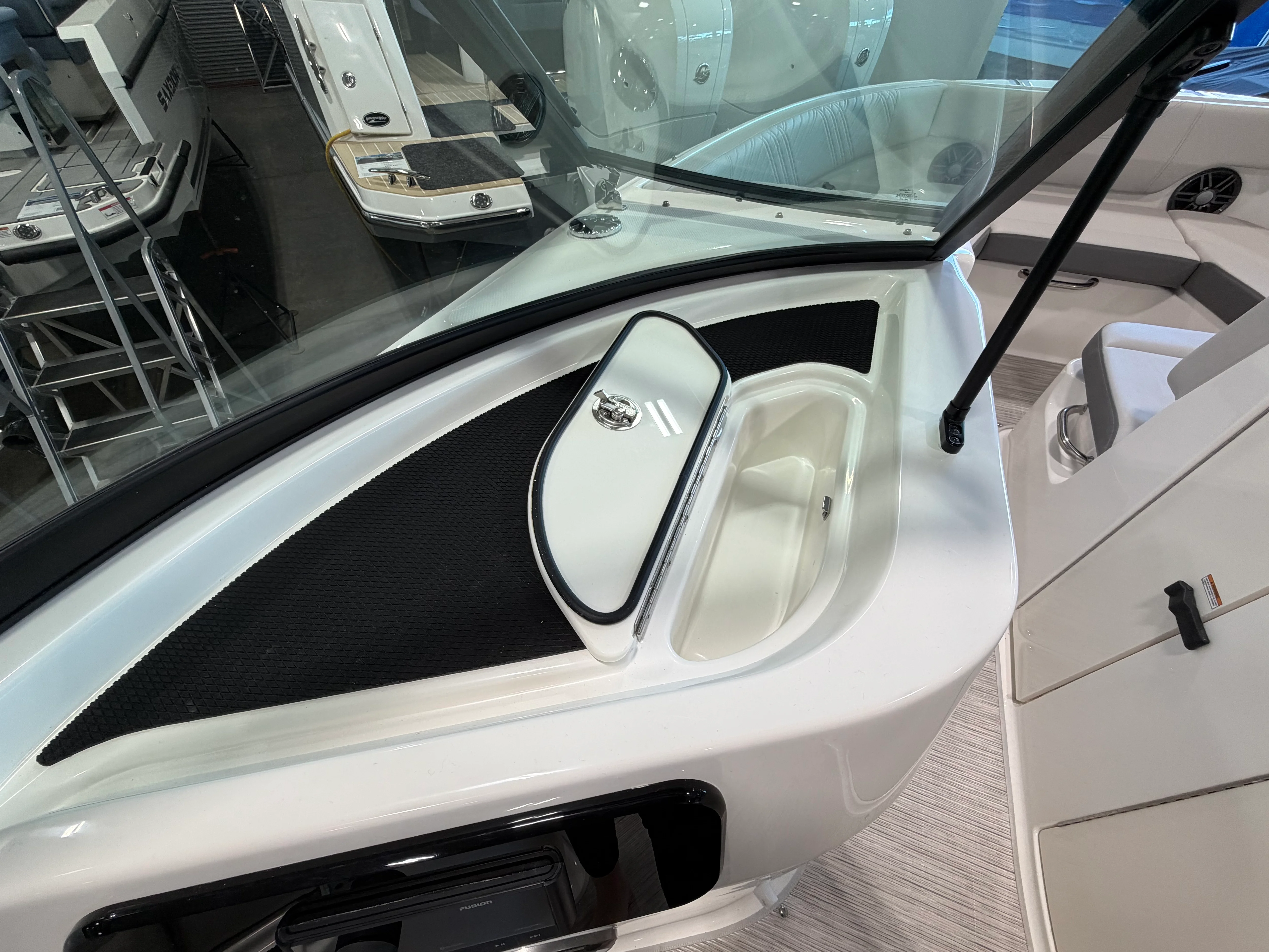 2026 Sea Ray SDX 230 Image Thumbnail #37